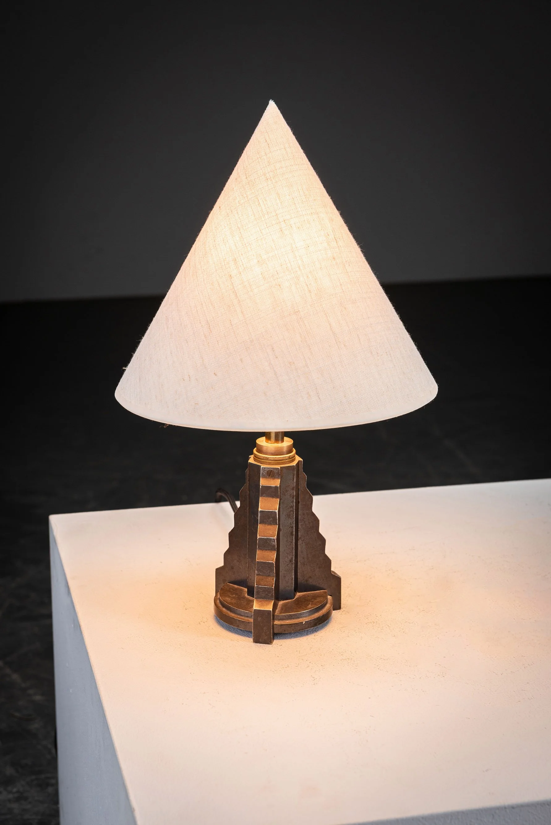 LI-2022025154846-1930s-Art-Deco-Table-Lamp_04.jpg