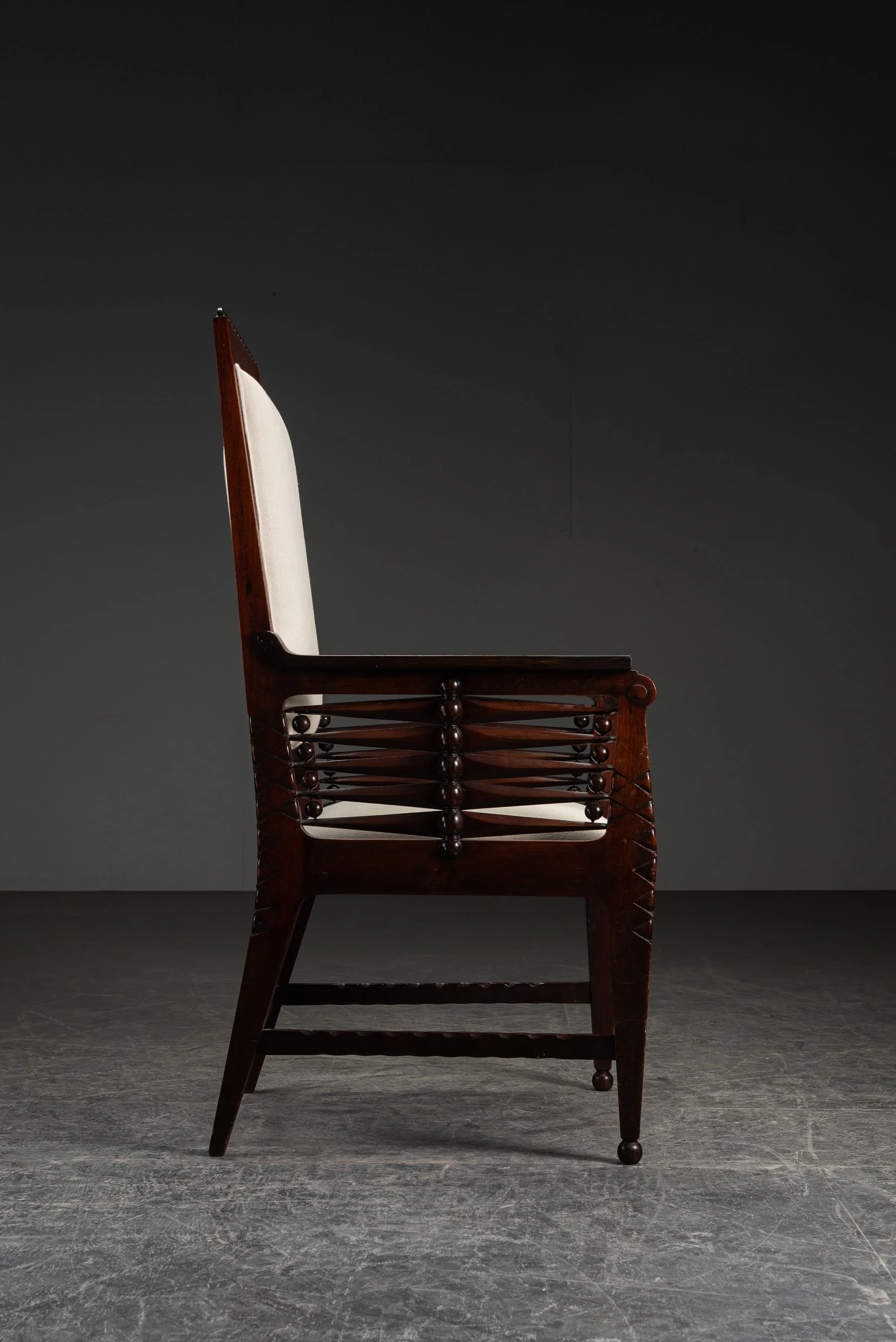 SE-3112025192944-1920s-Amsterdamse-School-Desk-Chair_06.jpg