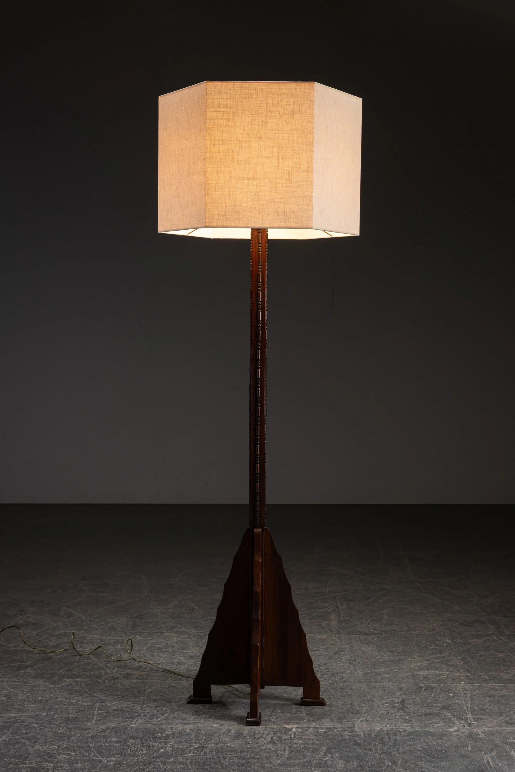 LI-2972025171632-1930s-Amsterdamse-School-Standing-Lamp_05.jpg