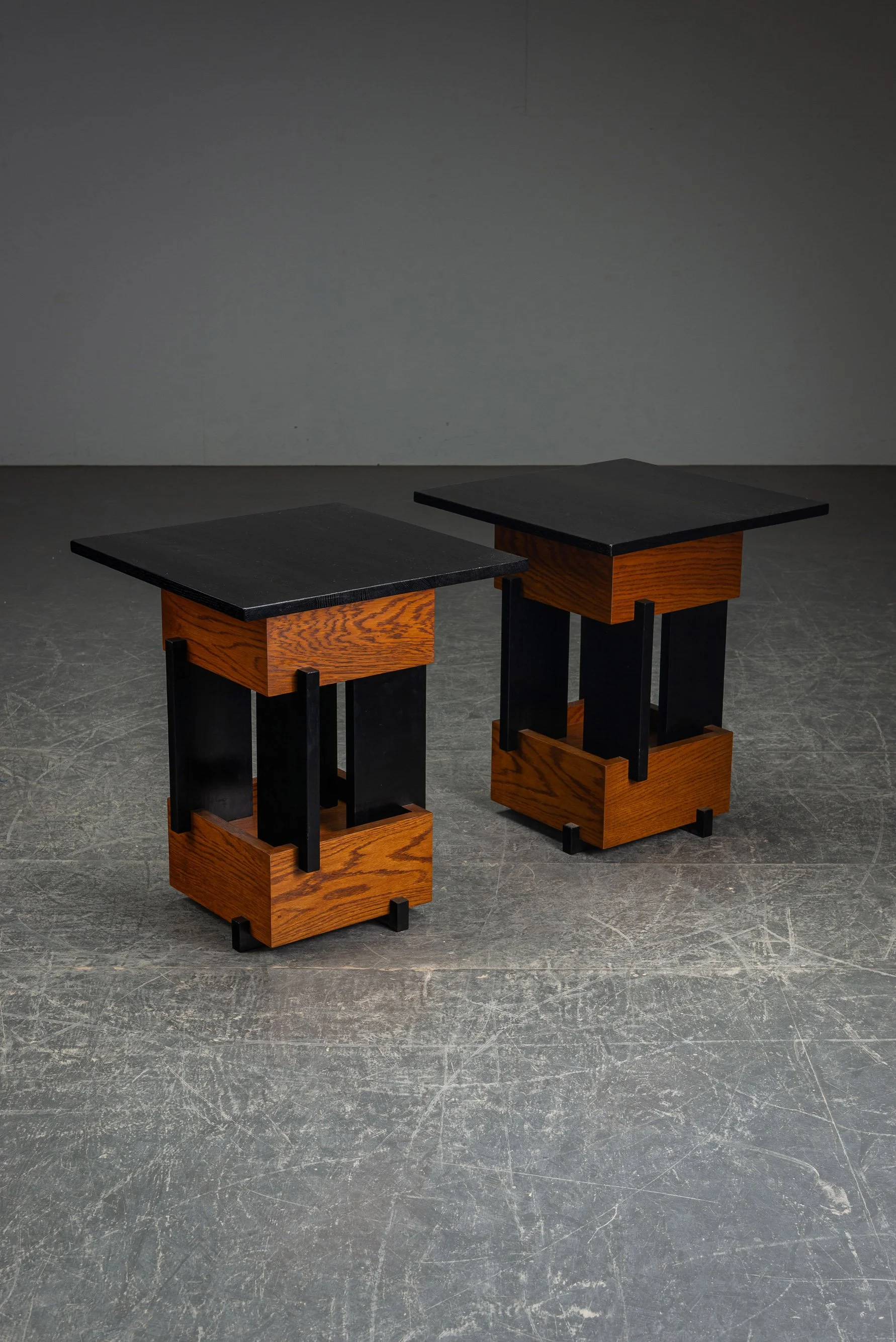 TA-2712026120216-Haagse-School-Side-Tables-by-Cor-Alons_foto 2 set.jpg