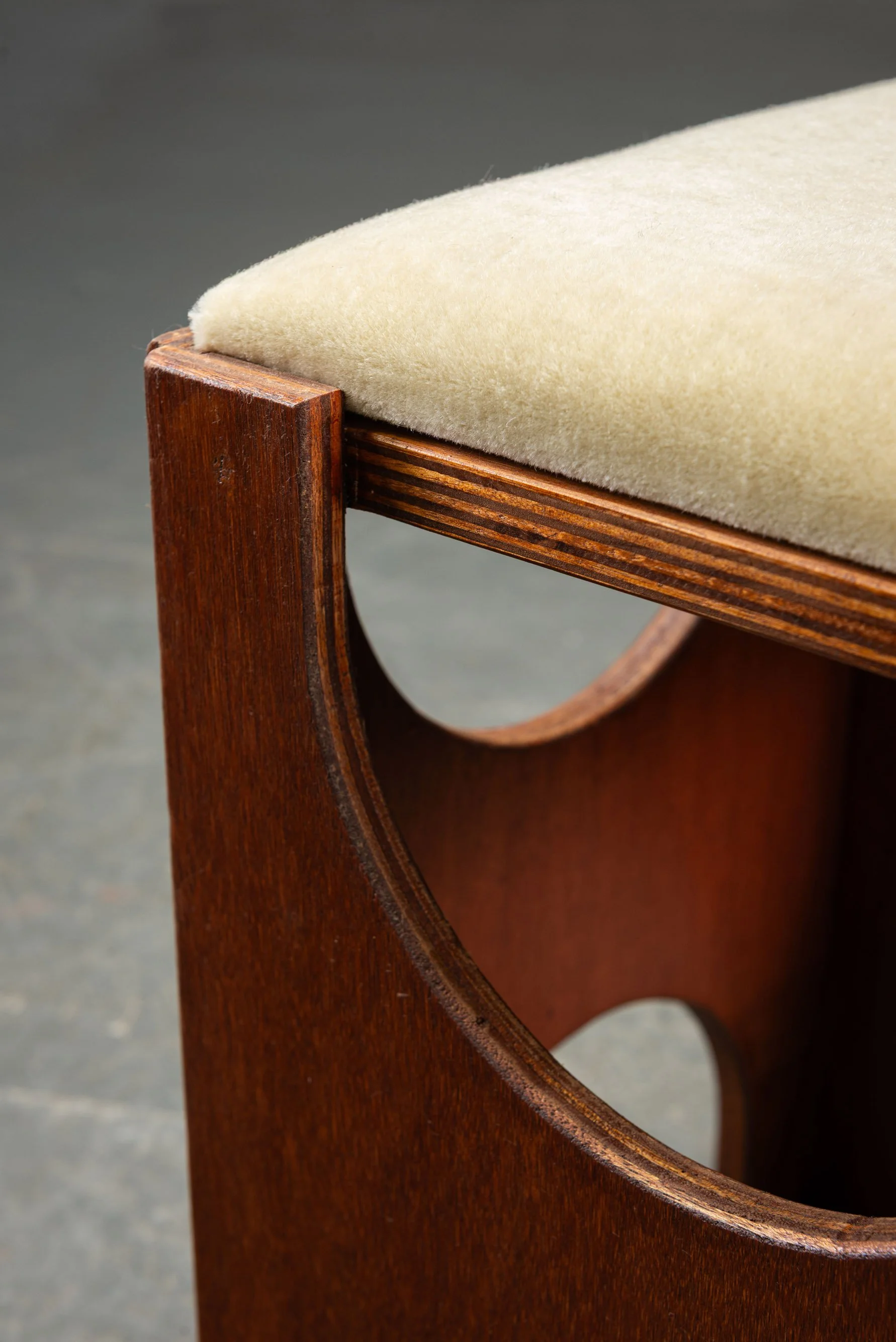 SE-280225152735+SE-280225152737-Modernist-Stools-by-Architect-Charles-Vandenhove_12.jpg