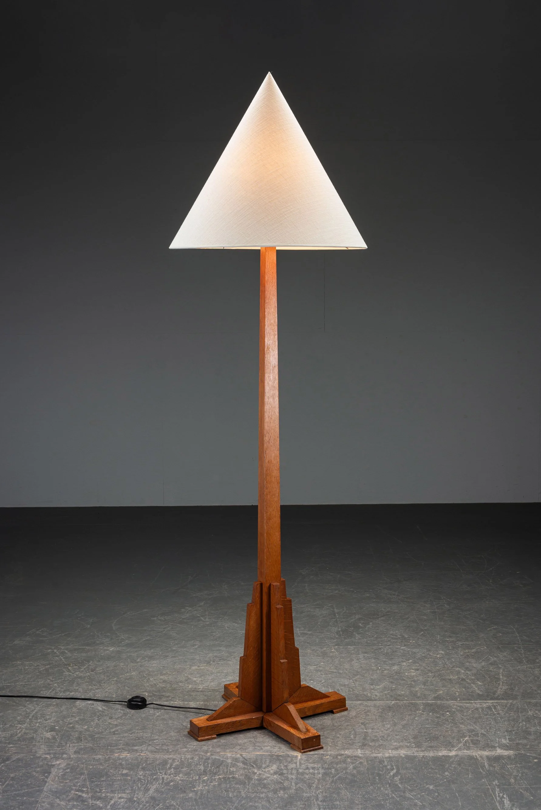 LI-162026183009-1930s-Art-Deco-Standing-Lamp_01.jpg