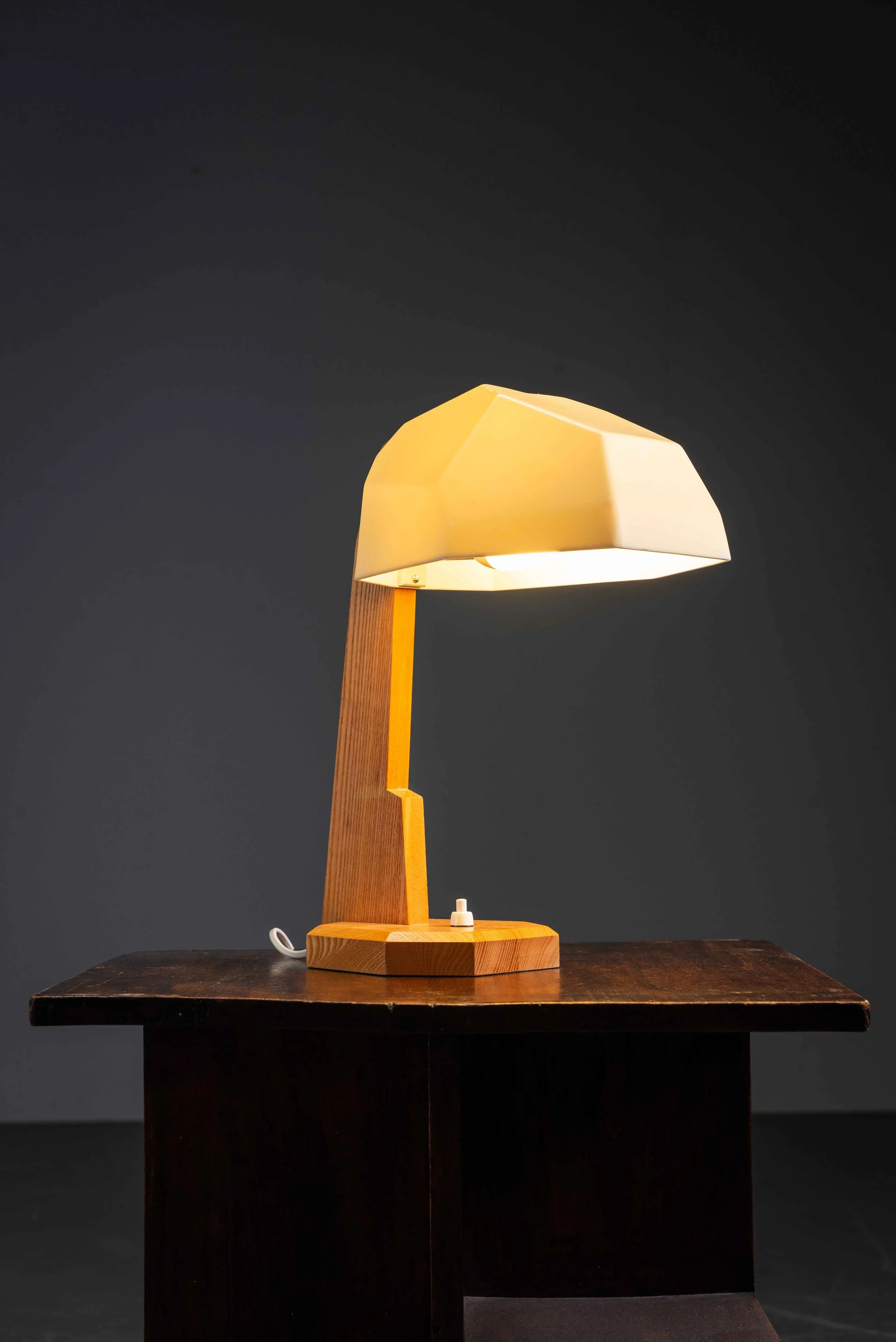 LI-2972025171328-1970s-Dornach-Anthroposophical-Table-Lamp_02.jpg