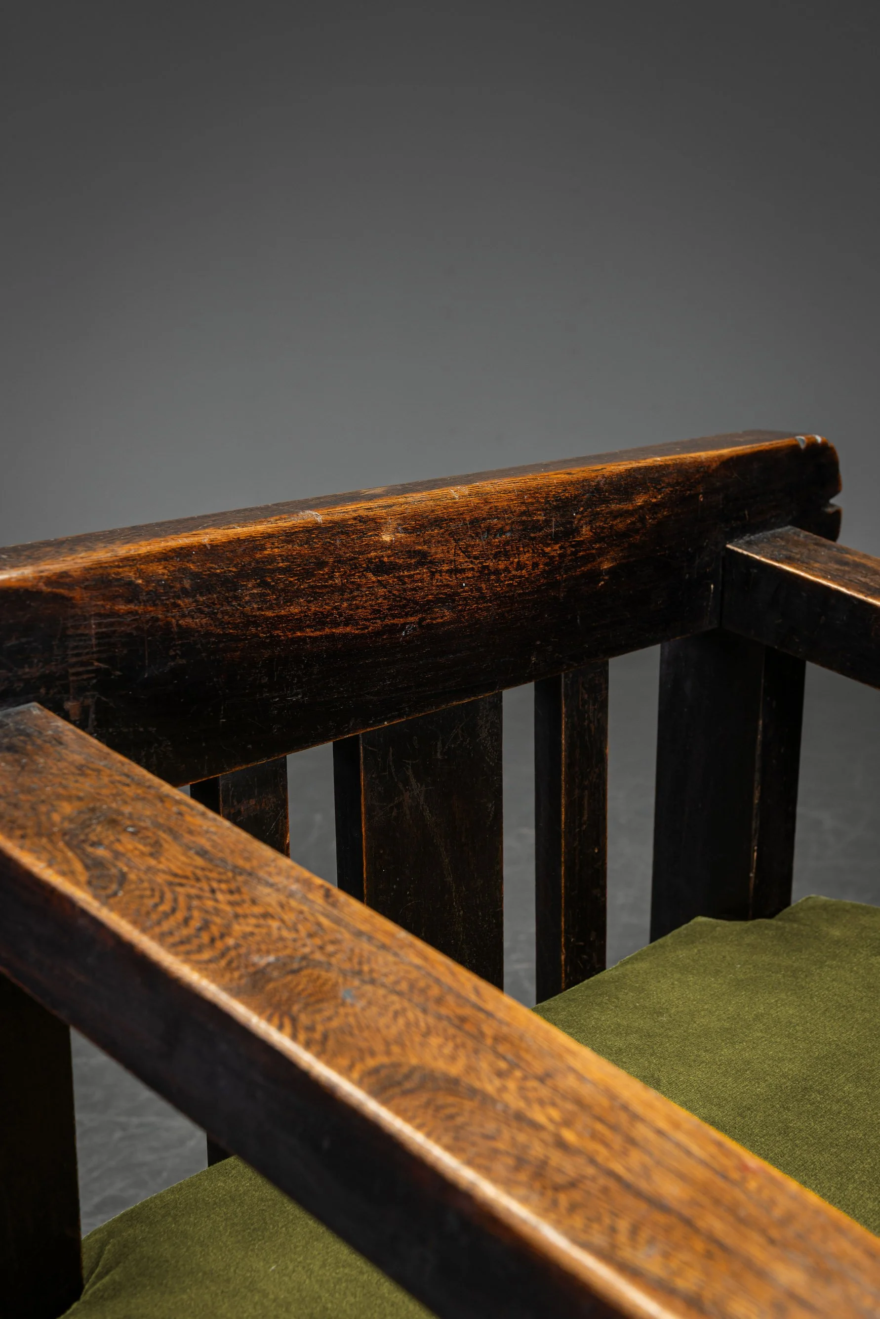 SE-6102026132624-circa-1915-Amsterdamse-School-Armchair_04.jpg