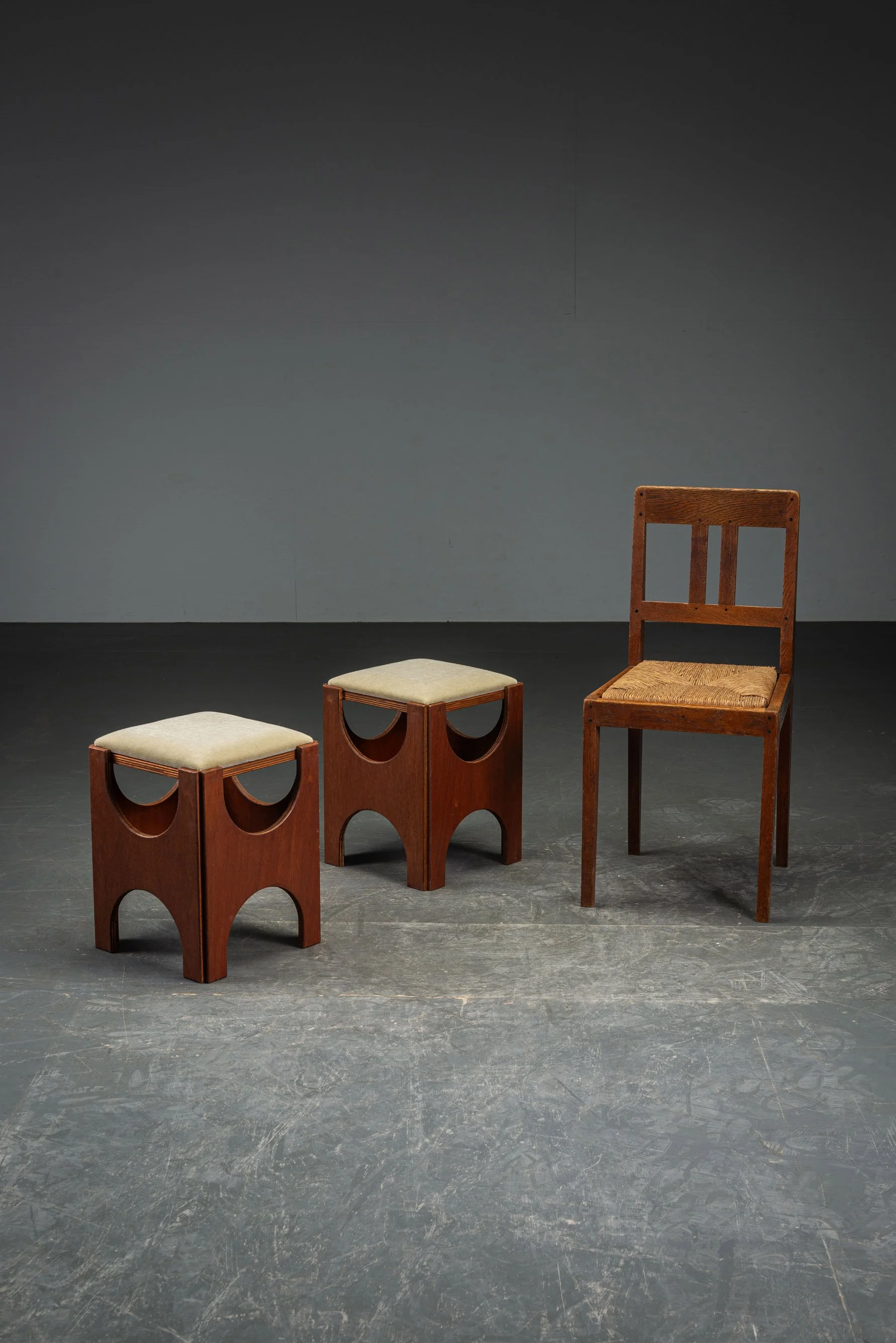 SE-280225152735+SE-280225152737-Modernist-Stools-by-Architect-Charles-Vandenhove_04.jpg