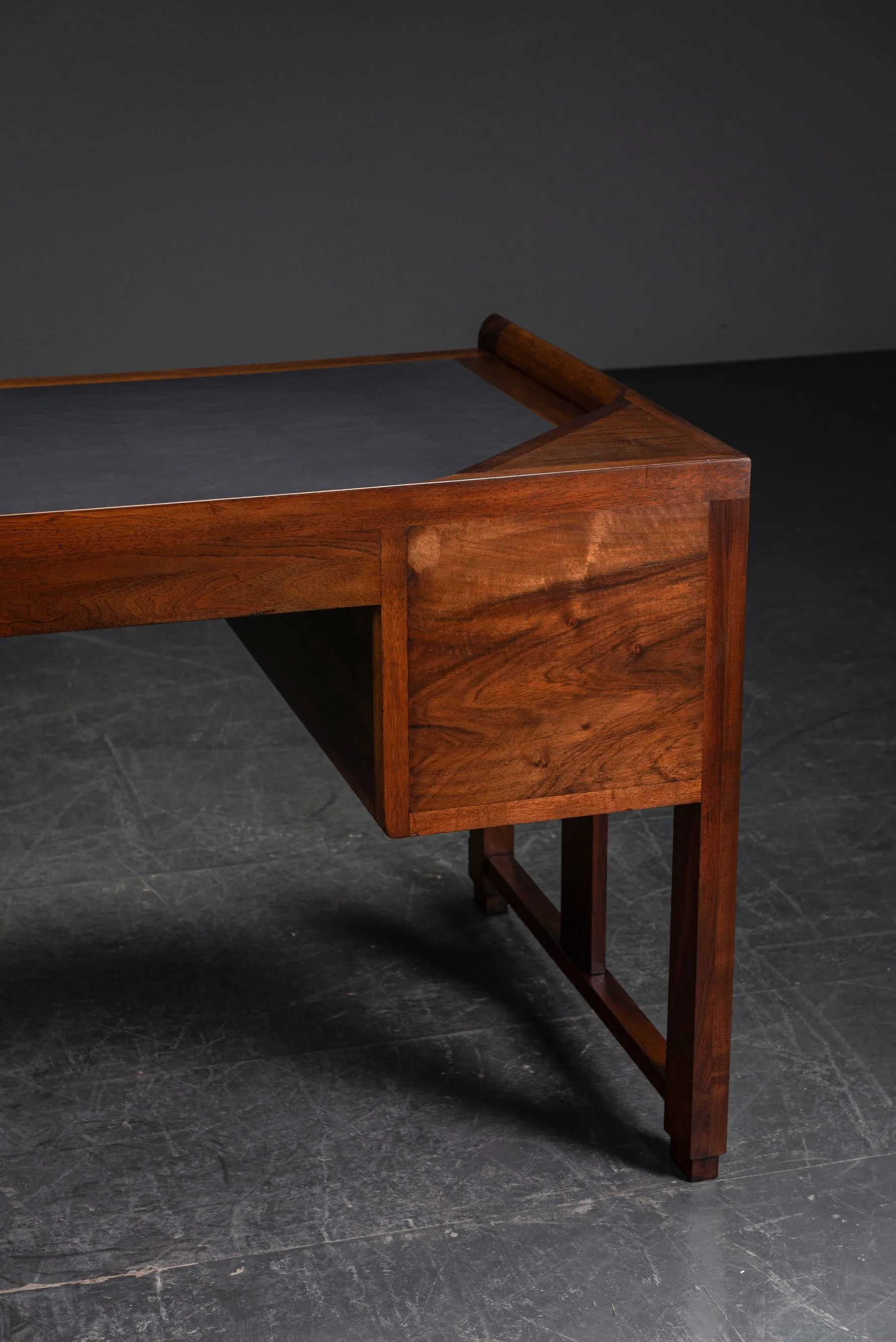 TA-242024214127-1920s-Amsterdamse-School-Desk_15.jpg