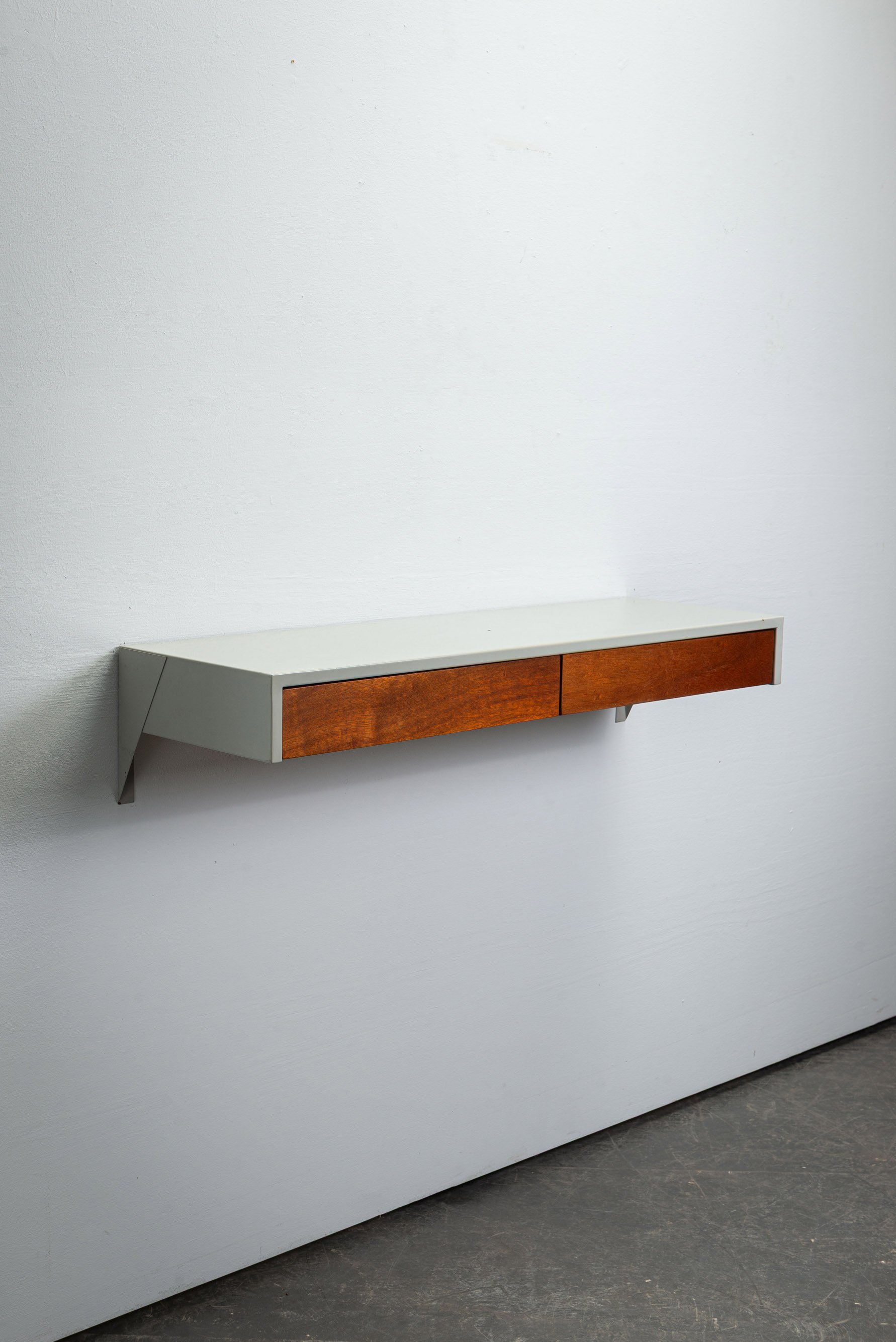ST-1122026143544+ST-1922026103810-Minimalist-Shelving-by-Martin-Visser_08.jpg