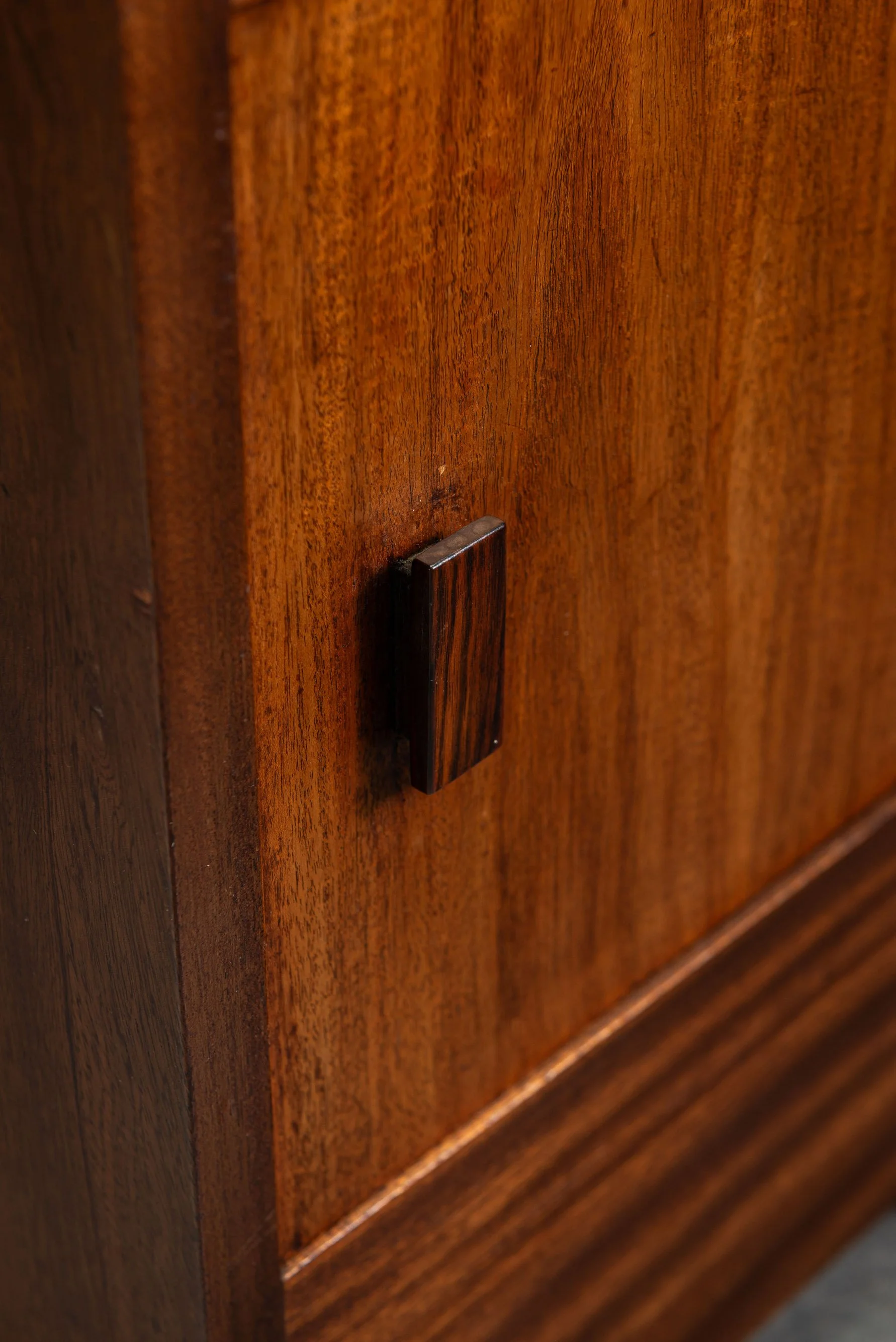 TA-2992026181832-1920s-Modernist-Nightstands_02.jpg
