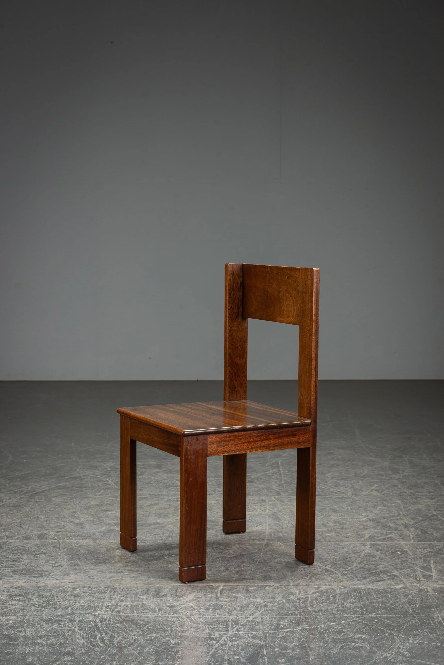 SE-2712026123208-L.O.V.-Constructivist-Accent-Chair_05.jpg