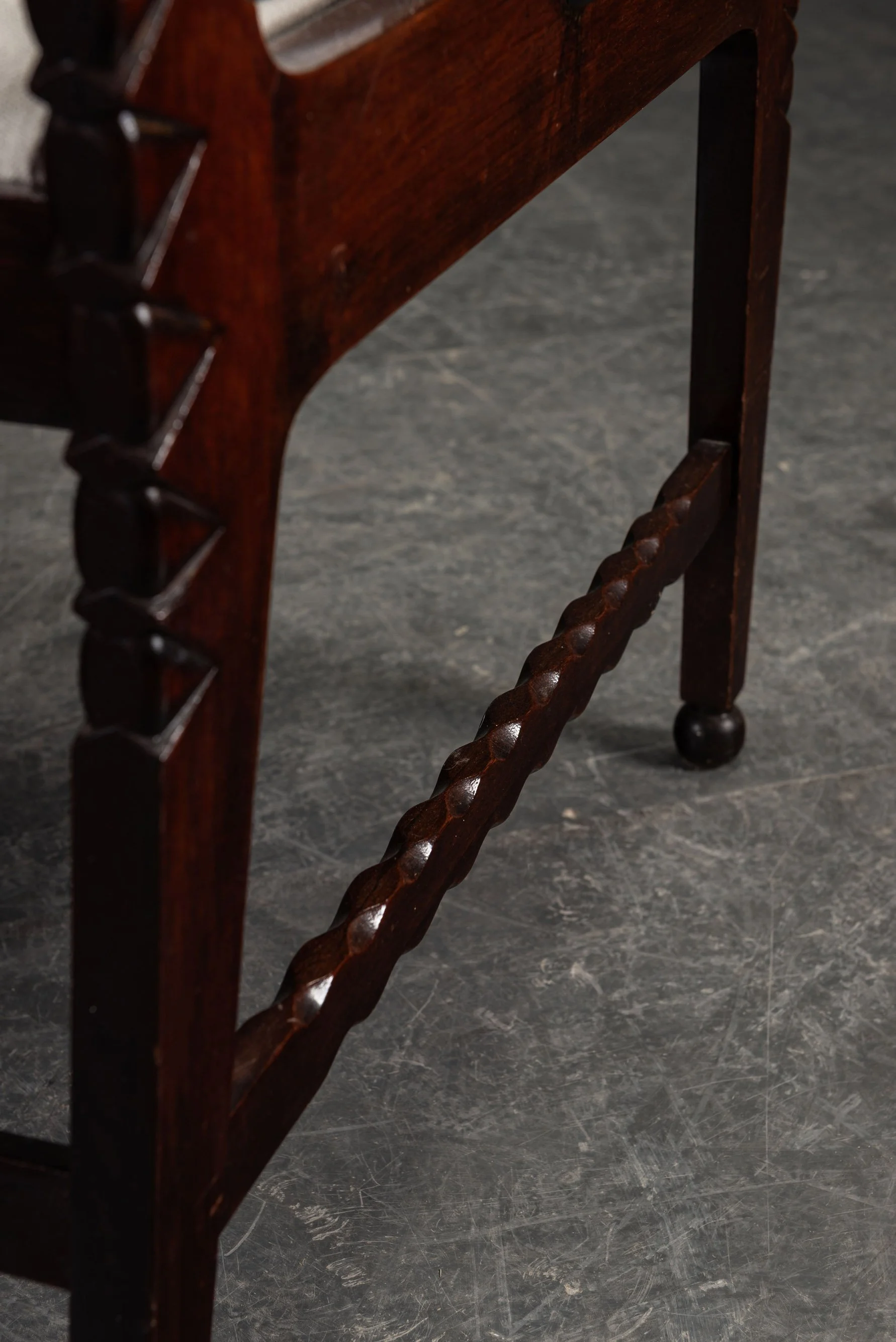 SE-3112025192944-1920s-Amsterdamse-School-Desk-Chair_09.jpg