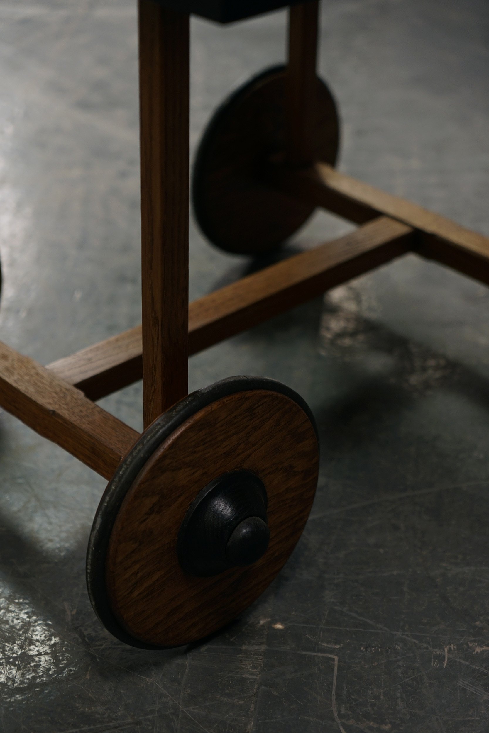 TA-1862025190920-1920s-Modernist-Trolley_02.jpg