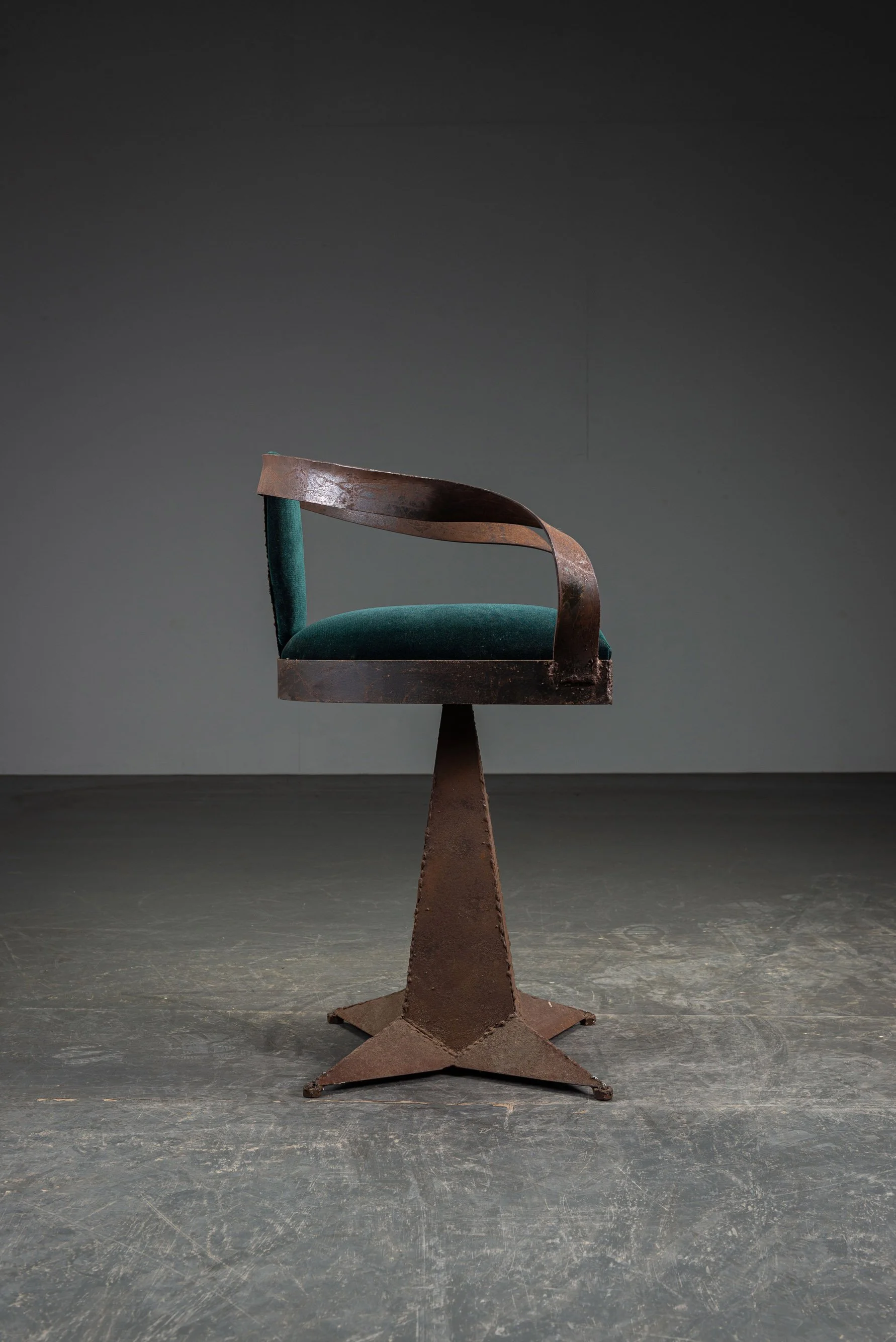 SE-432026195105-1980s-Sculptural-Accent-Chair_05.jpg