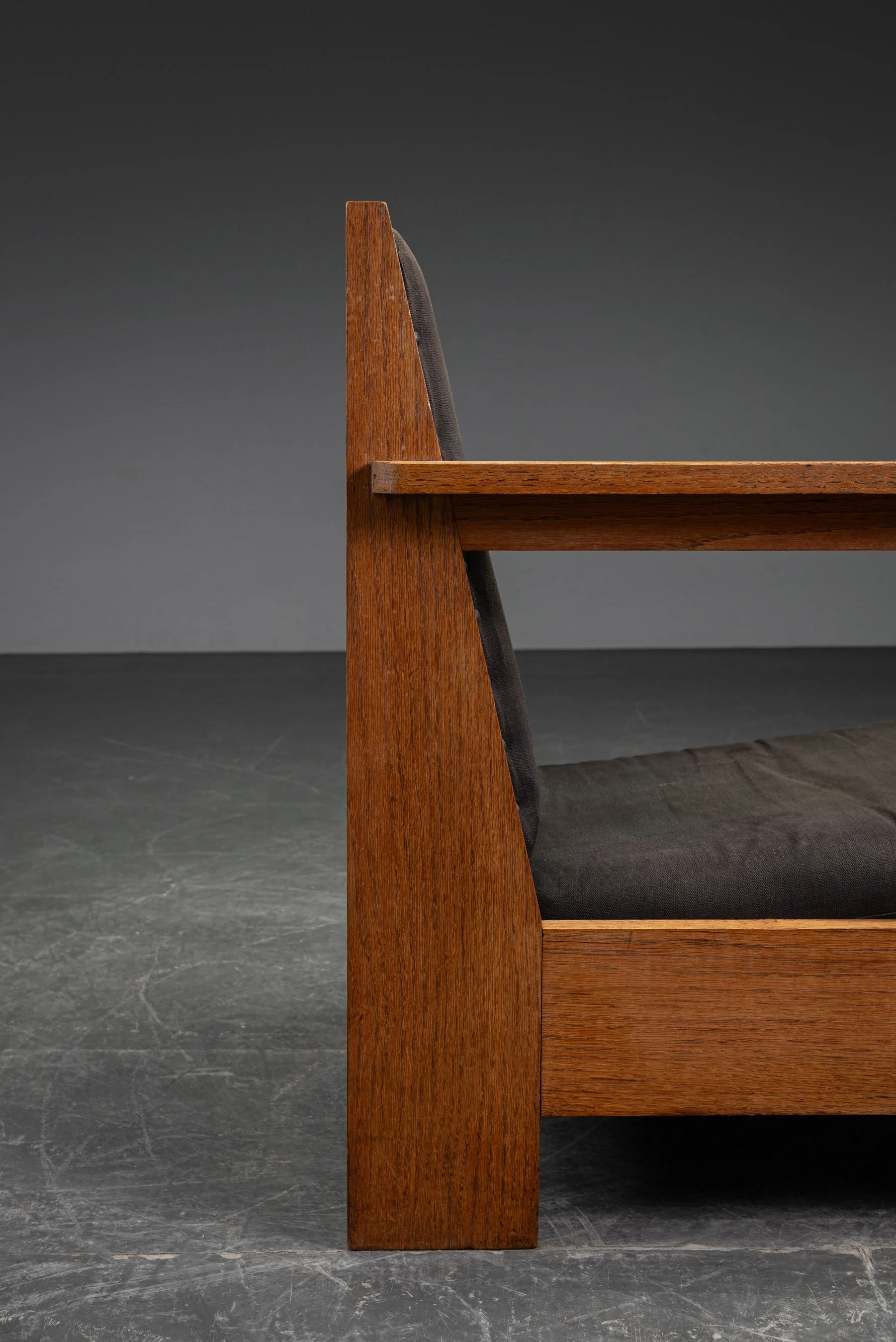 SE-892026125457-1920s-Haagse-School-Armchair_02.jpg