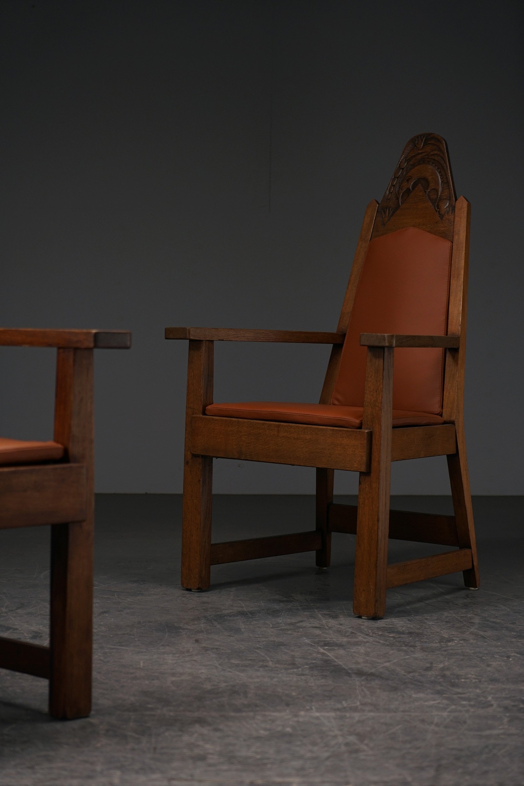 SE-131022145613-Rädecker-Chair-Set-with-Woodcarving_02.jpg