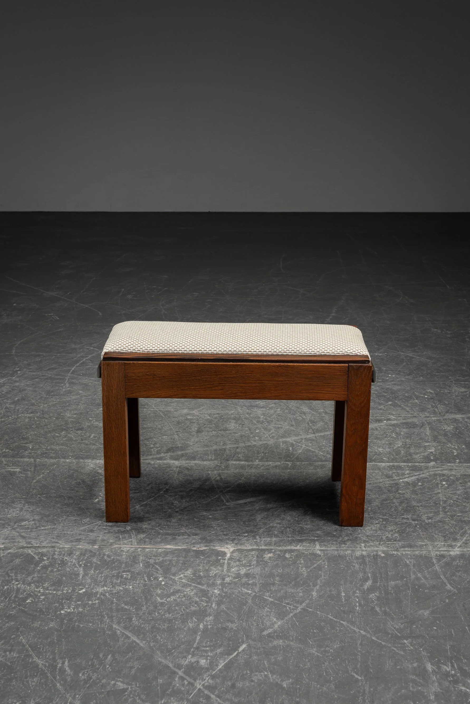 SE-2992026171356-1920s-Amsterdamse-School-Stool_08.jpg