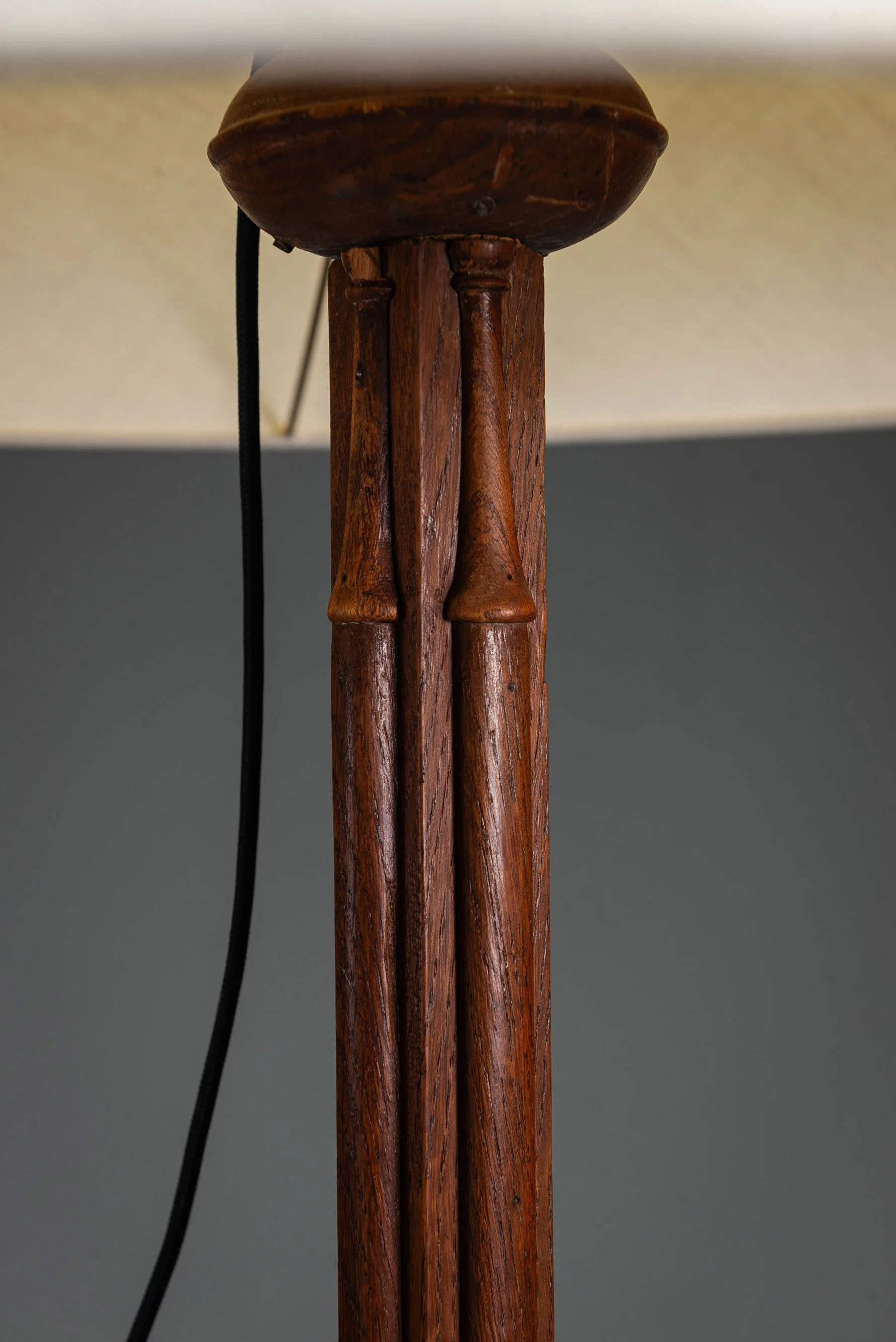 LI-852024141842-1920s-Amsterdamse-School-Standing-Lamp_05.jpg