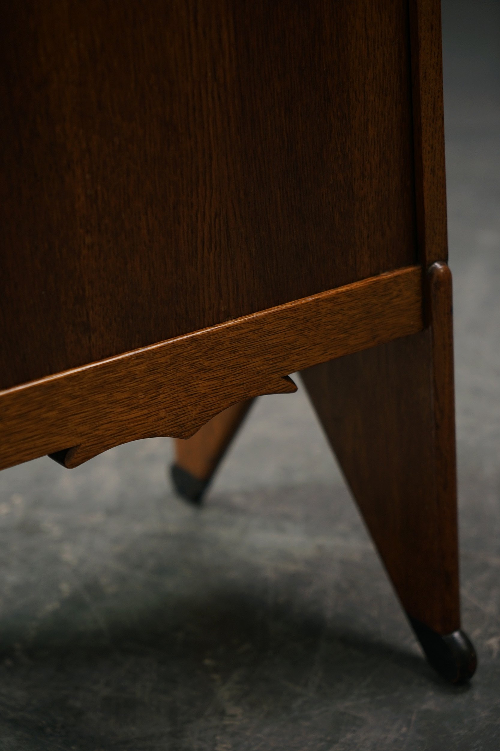 TA-1862025190425-Amsterdamse-School-Nightstands-by-Willem-Penaat_14.jpg