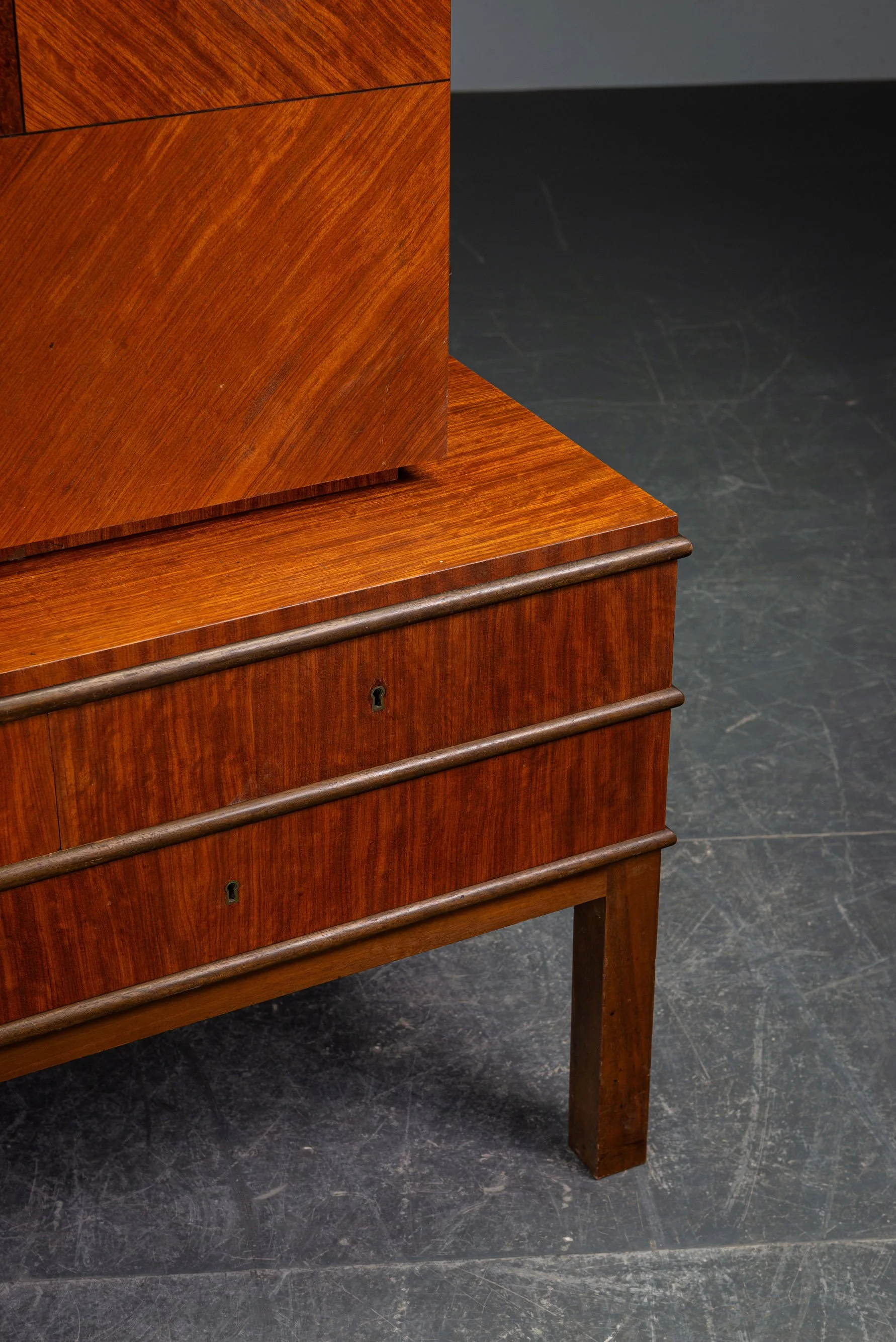 ST-1862026124858-1930s-Swedish-Grace-Cabinet_07.jpg