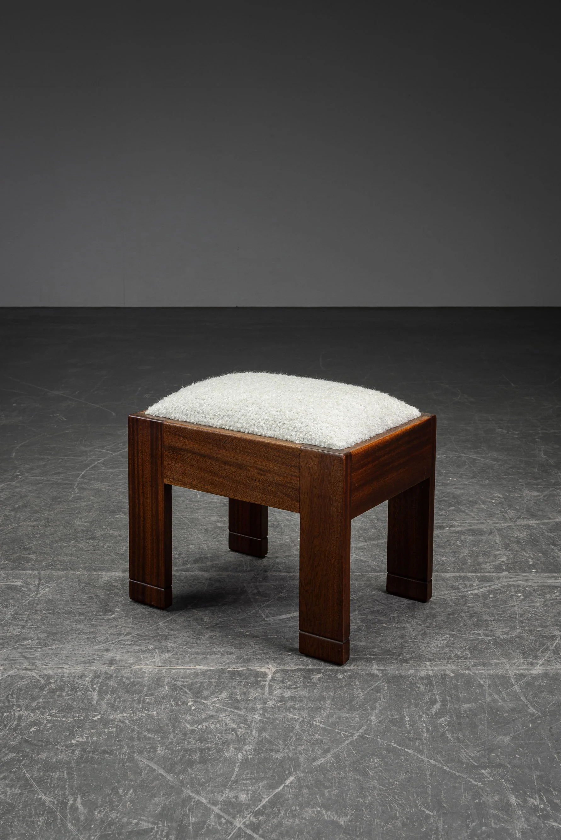 SE-2992026173955-1920s-Modernist-Stool_04.jpg