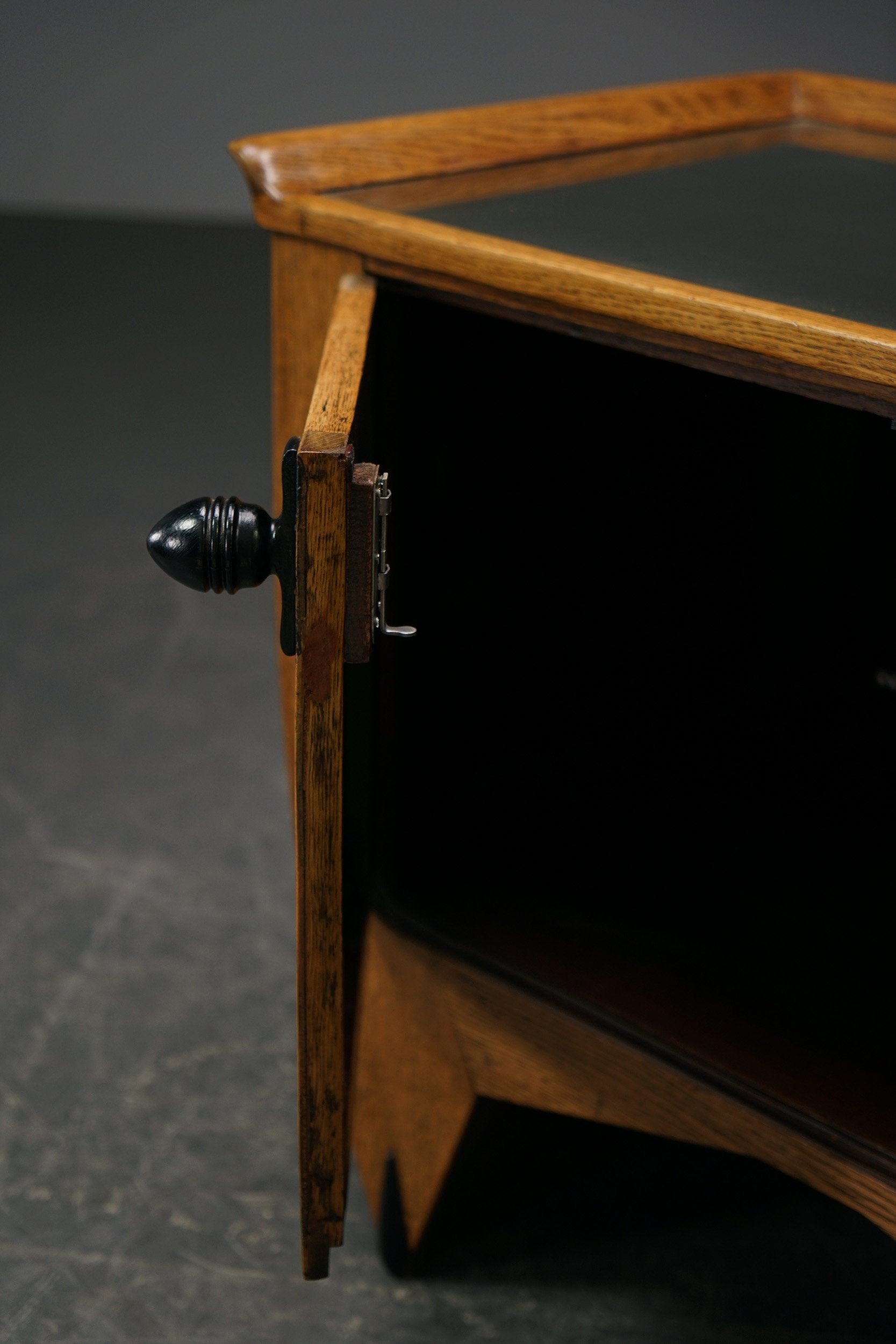 ST-1862025192722-Amsterdamse-School-Cabinet-by-Architect-Piet-Kramer_09.jpg