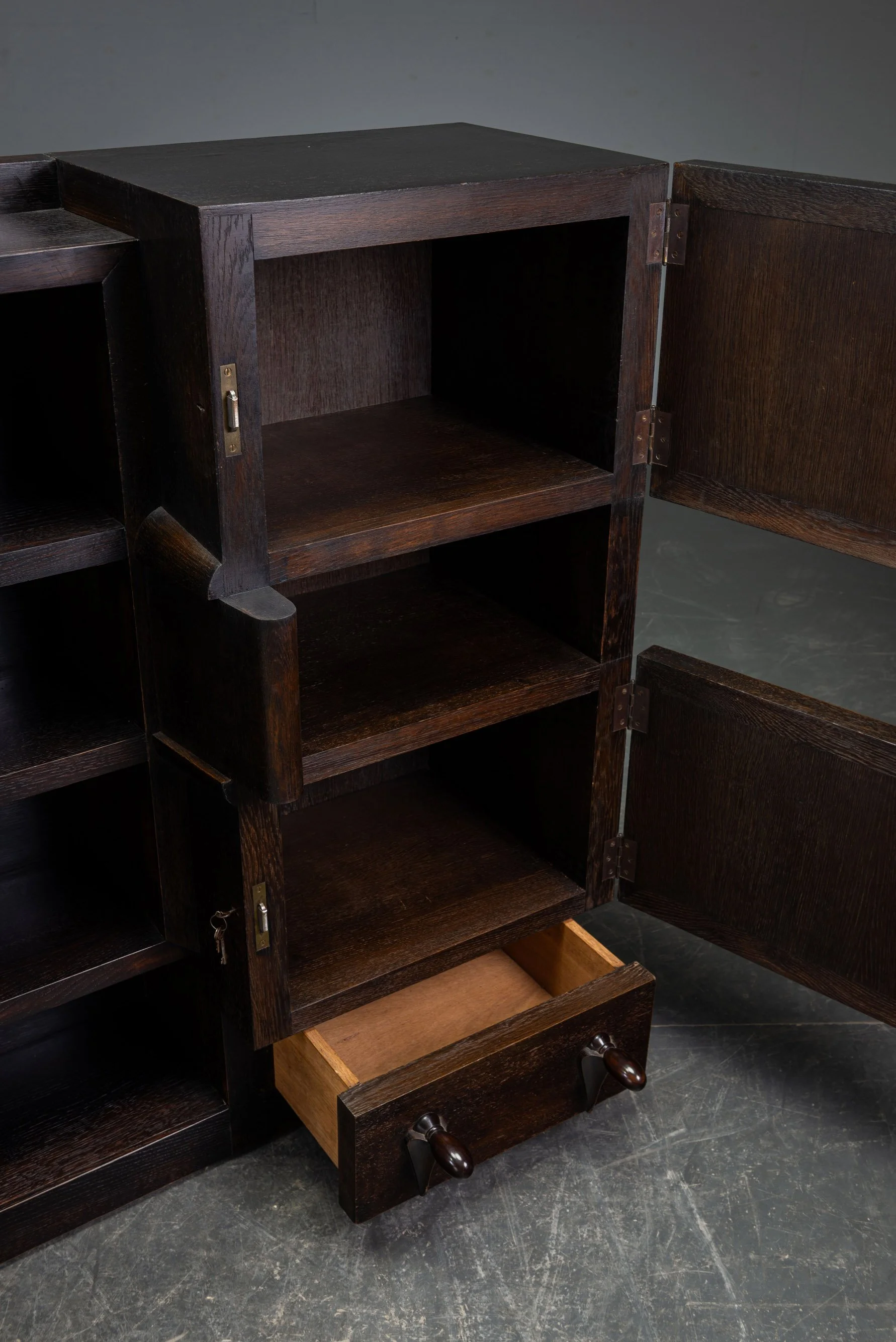 ST-1862026130213-1920s-Amsterdamse-School-Sideboard-by-Architect-Piet-Kramer_05.jpg