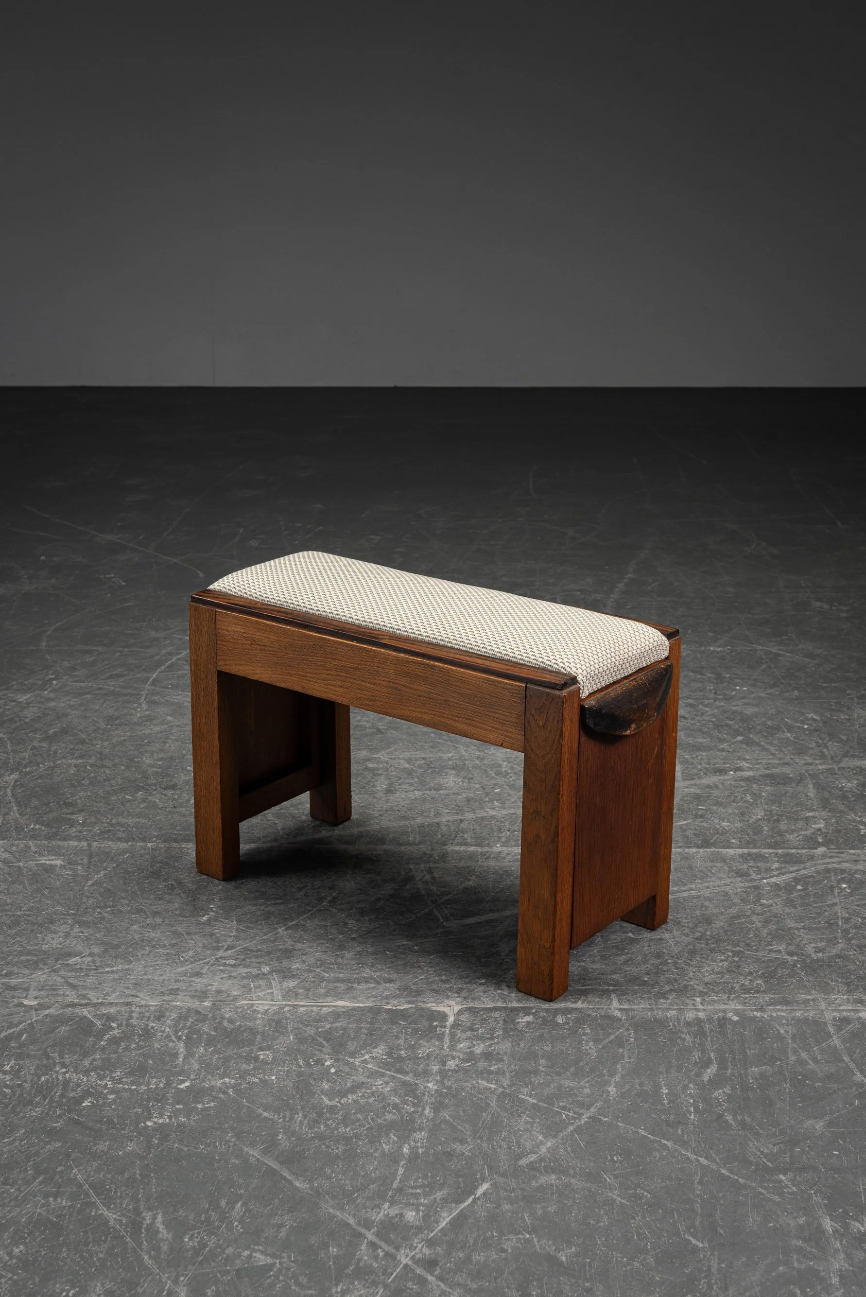 SE-2992026171356-1920s-Amsterdamse-School-Stool_06.jpg