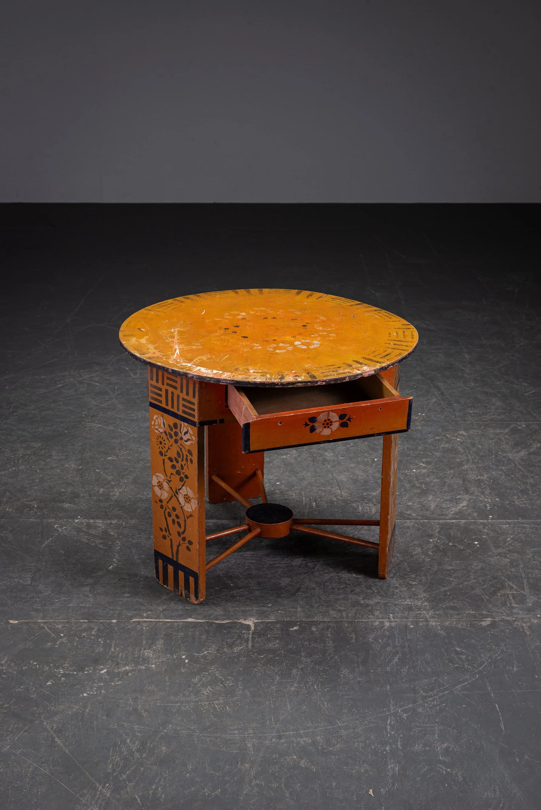 TA-1032026171320-1940s-Decorative-Side-Table_03.jpg