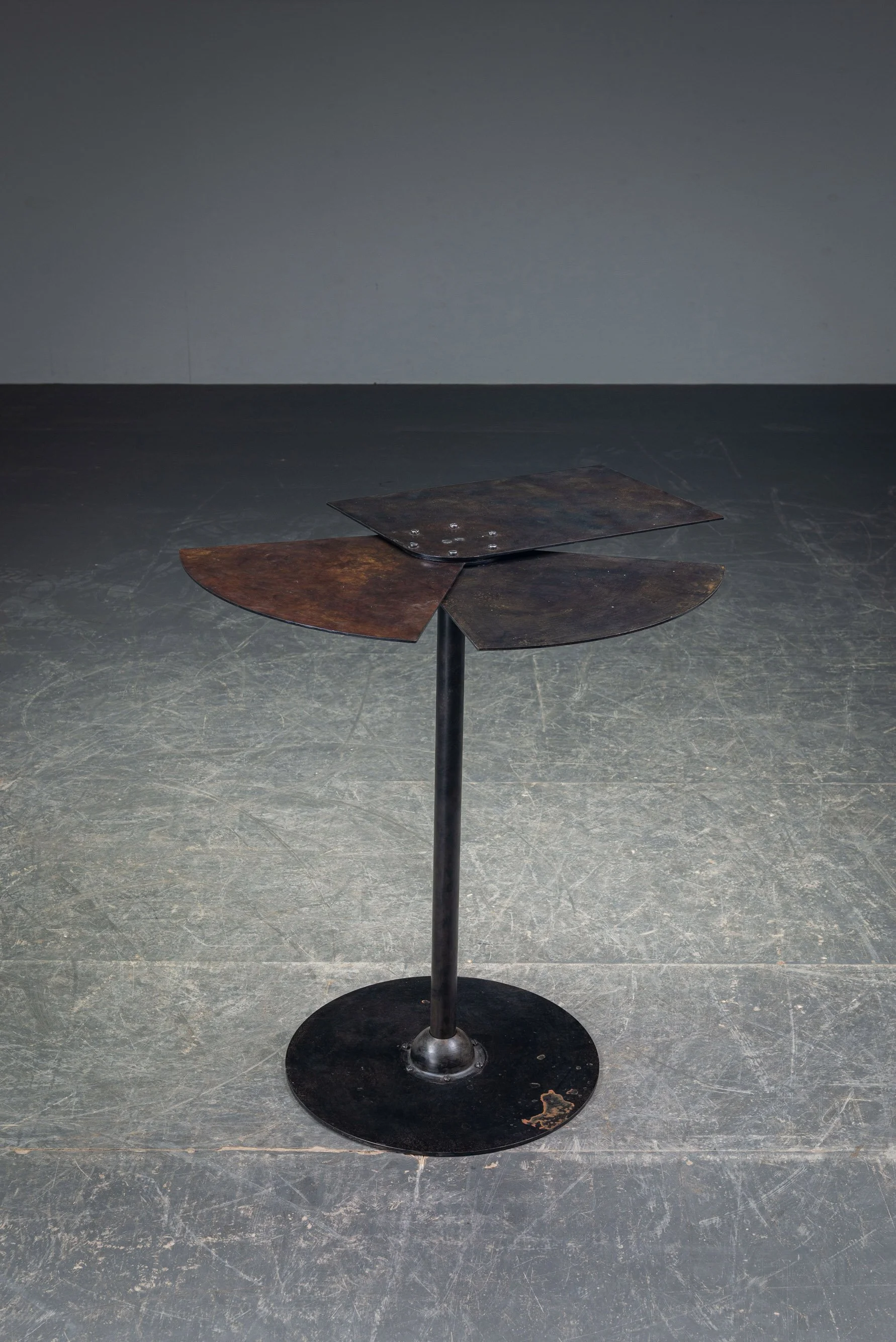 TA-1862026193111-1980s-Art-Deco-Side-Table_03.jpg