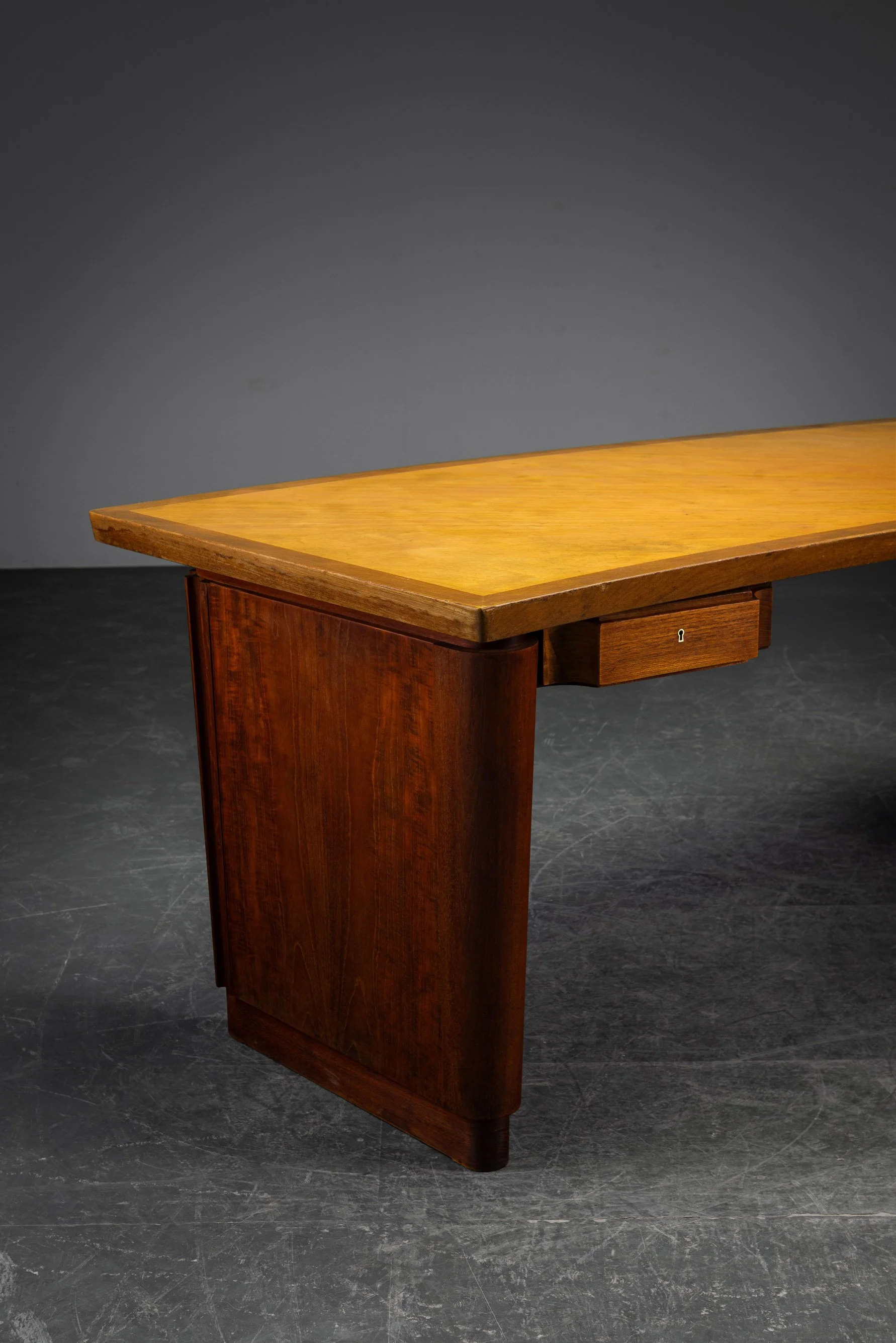TA-3112025190420-1940s-Art-Deco-Desk_02.jpg