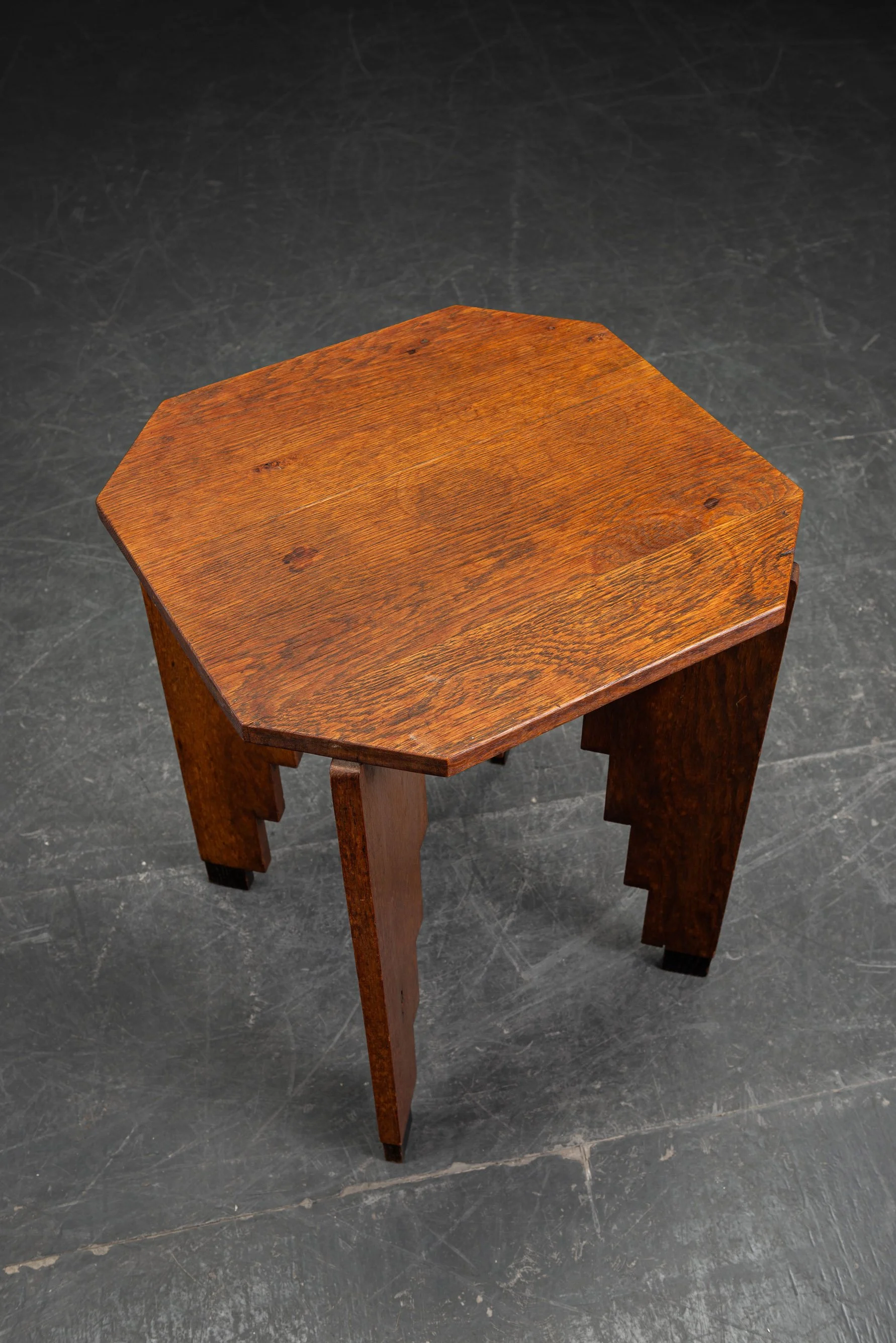 TA-892026124804-1920s-Amsterdamse-School-Side-Table_03.jpg