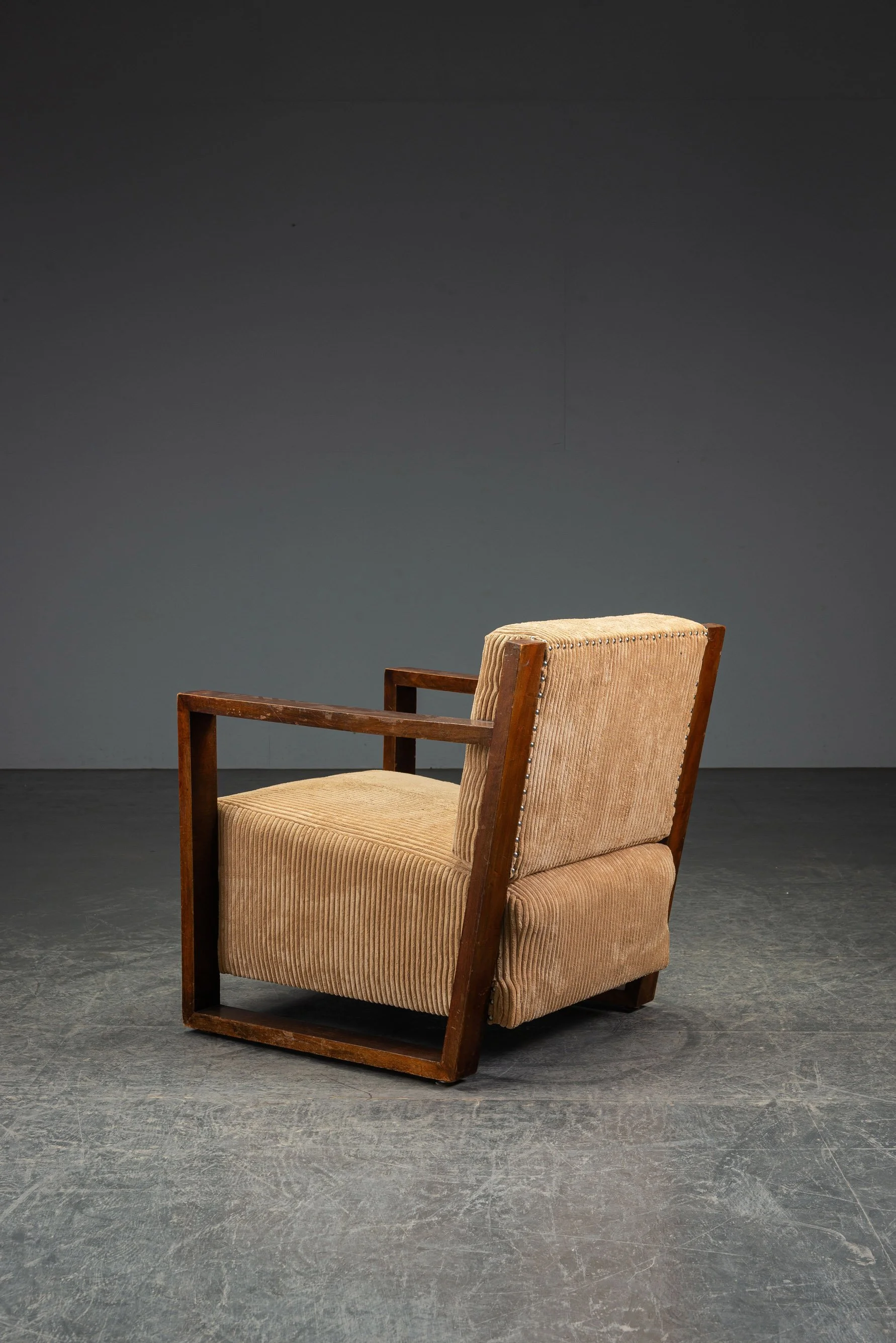 SE-232026120720-1940s-Modernist-Armchair_06.jpg