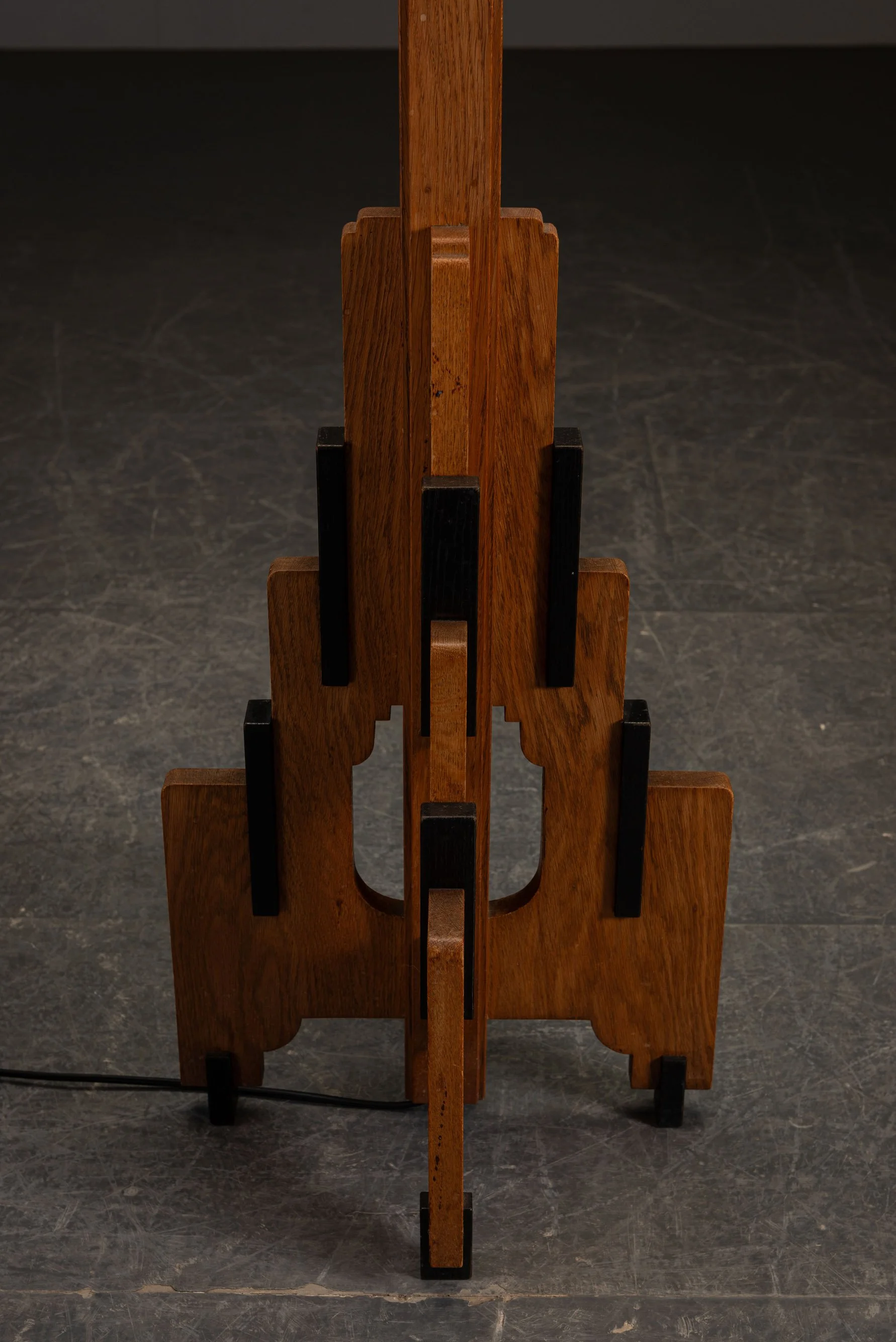 LI-2432024171127-Genneper-Molen-Amsterdamse-School-Standing-Lamp_13.jpg
