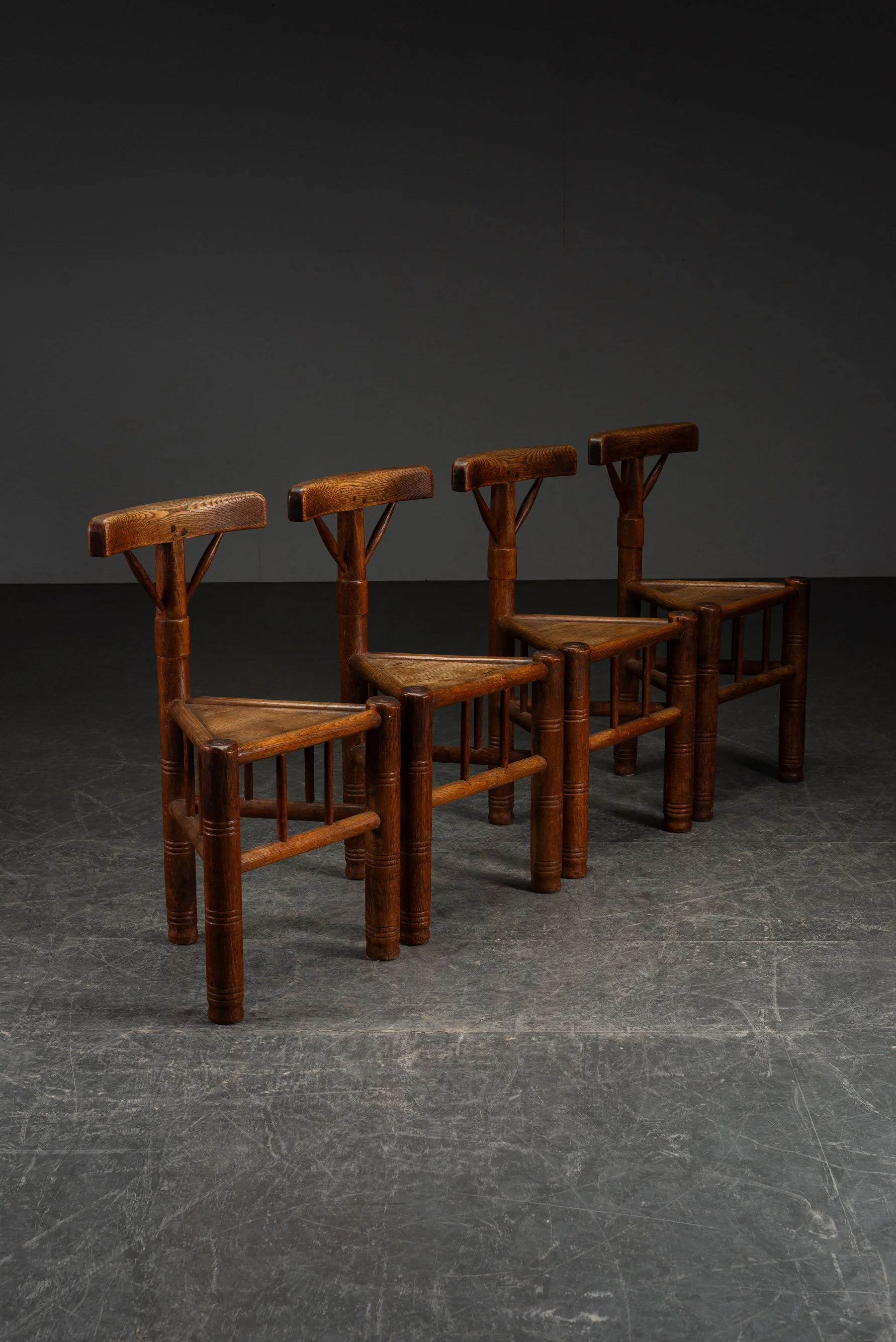 SE-3112025185209-1960s-Tripod-Chair-Set_02.jpg
