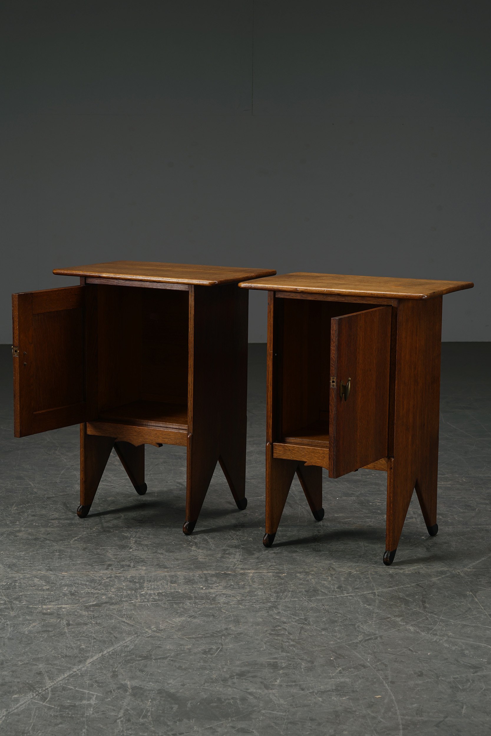 TA-1862025190425-Amsterdamse-School-Nightstands-by-Willem-Penaat_07.jpg