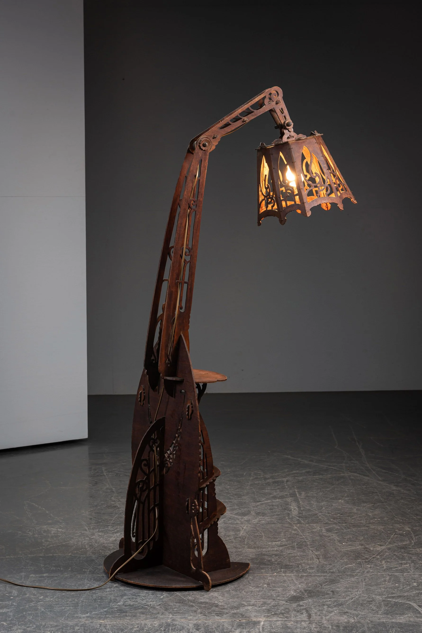 LI-2972025200721-1920s-%22Naive%22-Amsterdam-School-Standing-Lamp_03.jpg