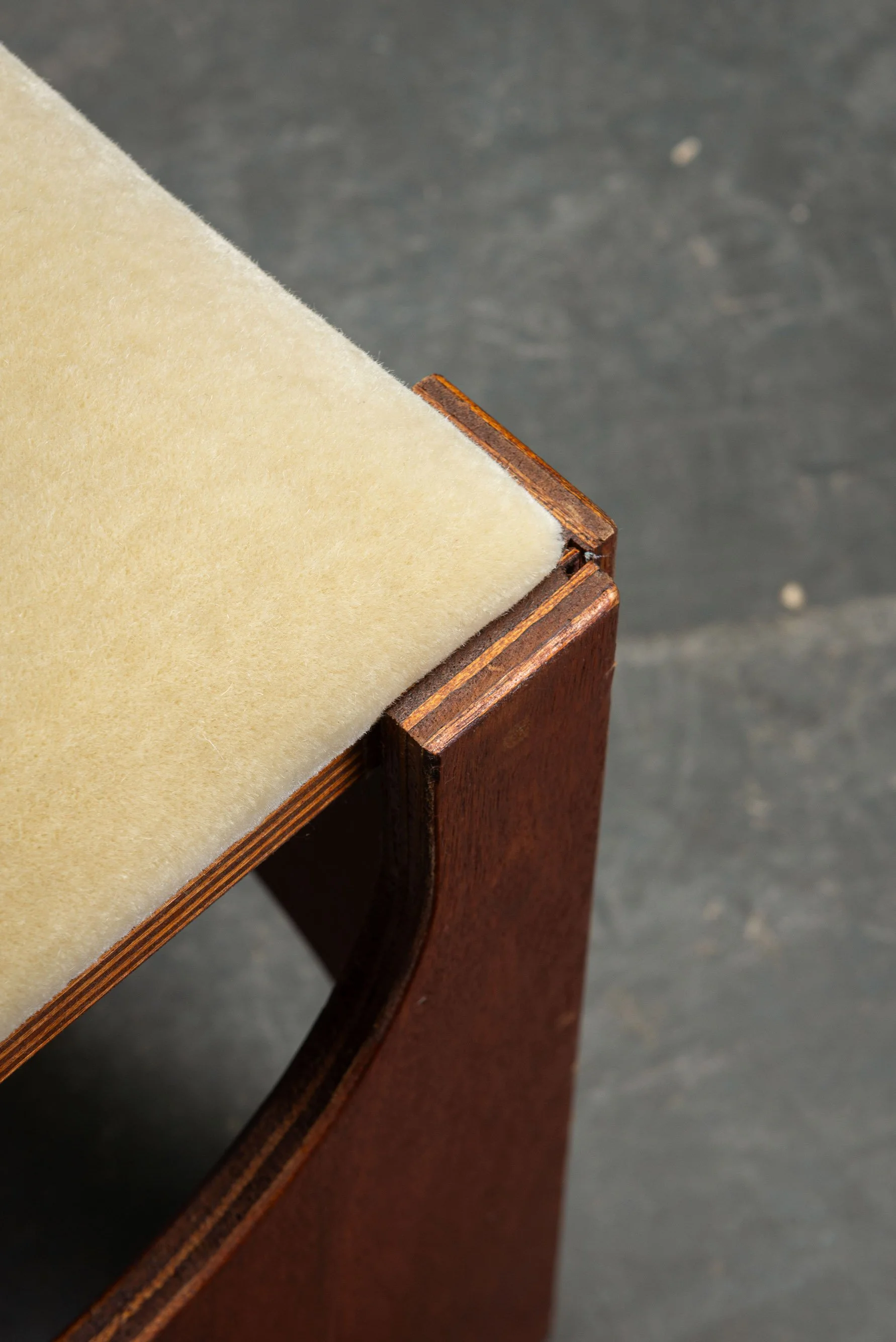 SE-280225152735+SE-280225152737-Modernist-Stools-by-Architect-Charles-Vandenhove_10.jpg