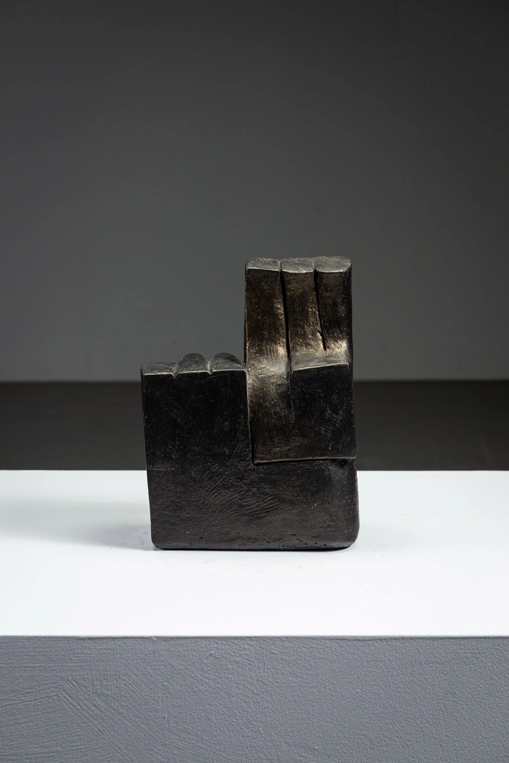AR-27102025190009-Abstract-Sculpture-by-Cor-Dam-#38_03.jpg