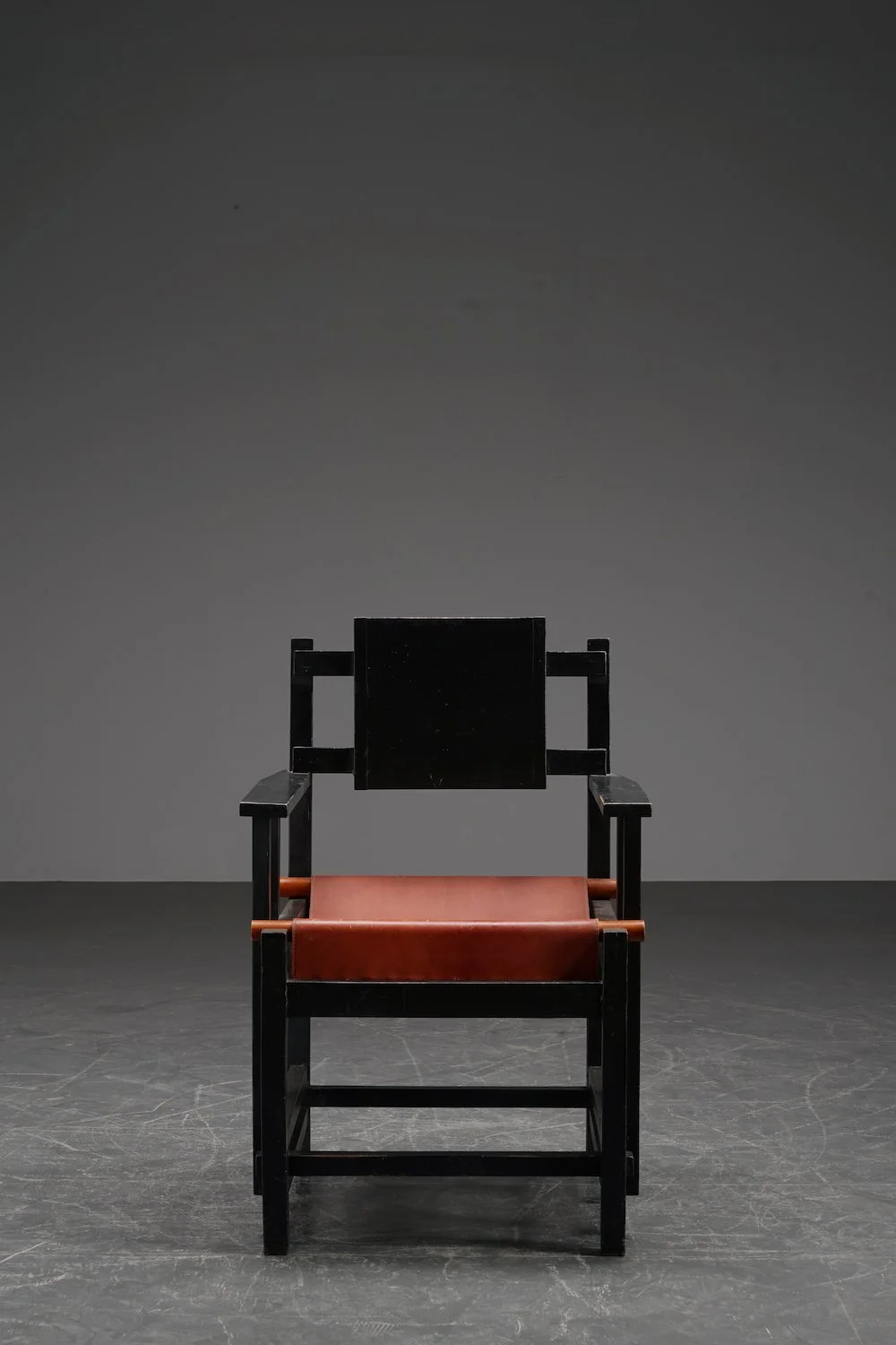 SE-1322023111946-1920s-Armchair-by-J.W.-Uiterwaal_05.JPG