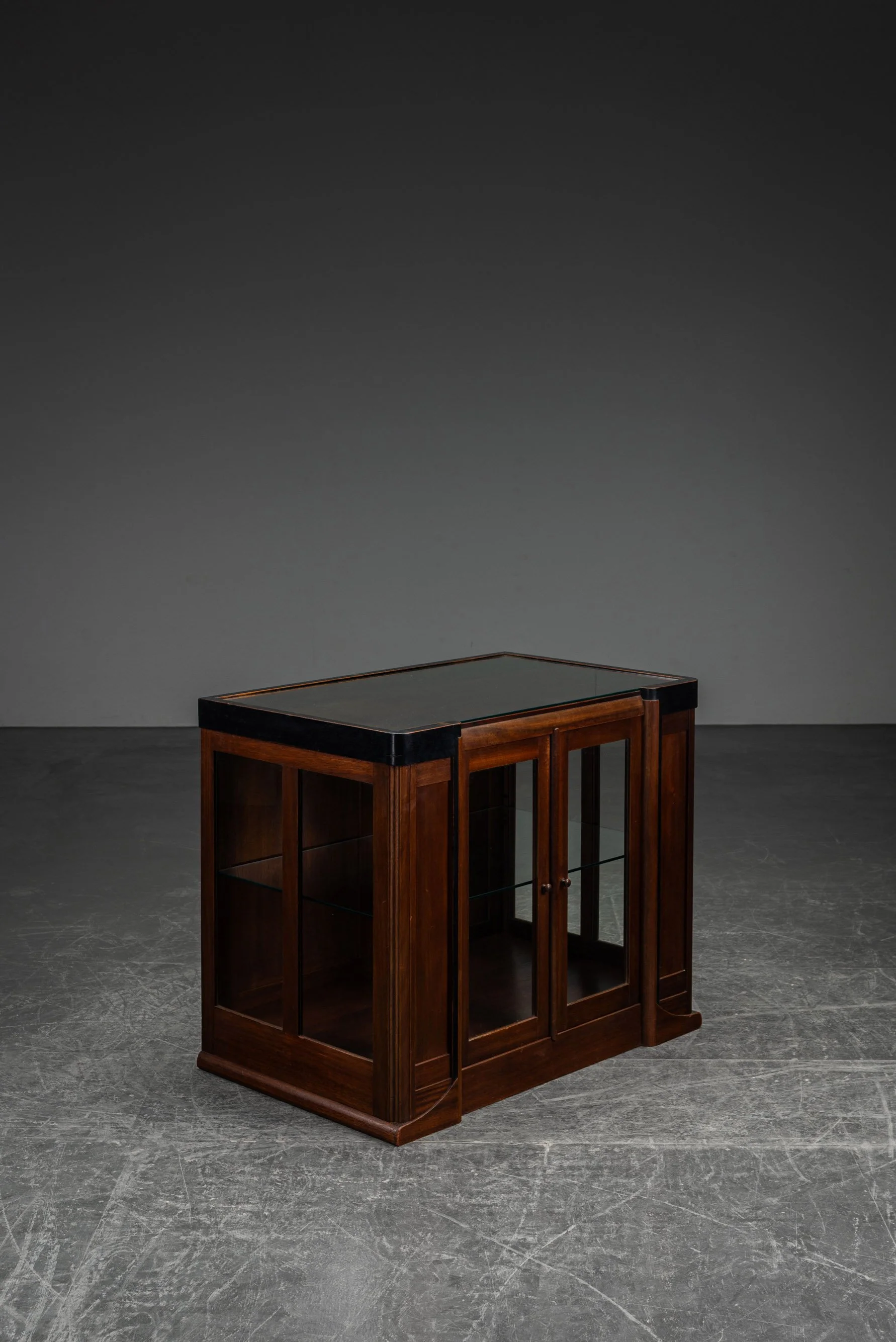 ST-2992026182315-1920s-Amsterdamse-School-Cabinet_04.jpg