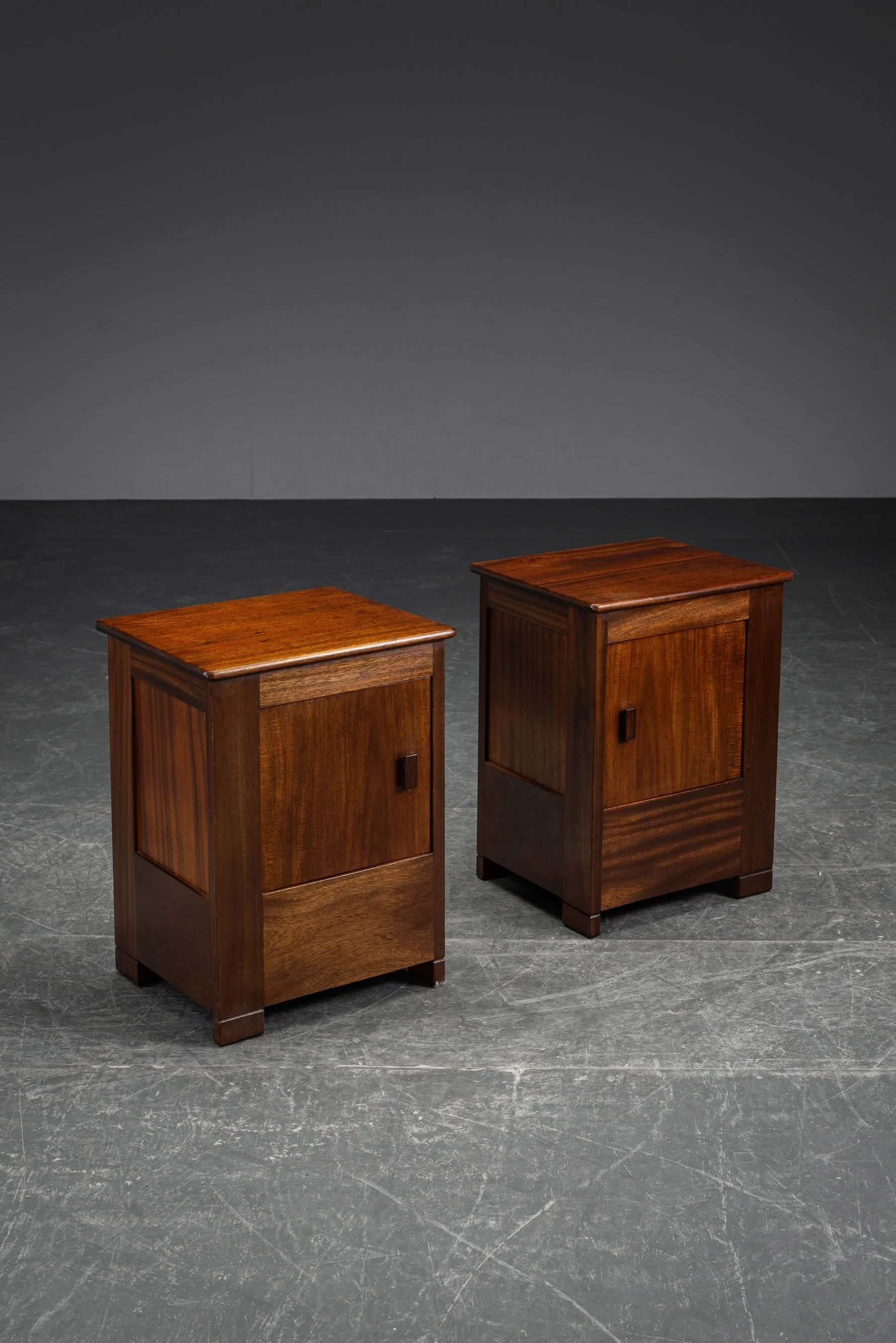 TA-2992026181832-1920s-Modernist-Nightstands_01.jpg