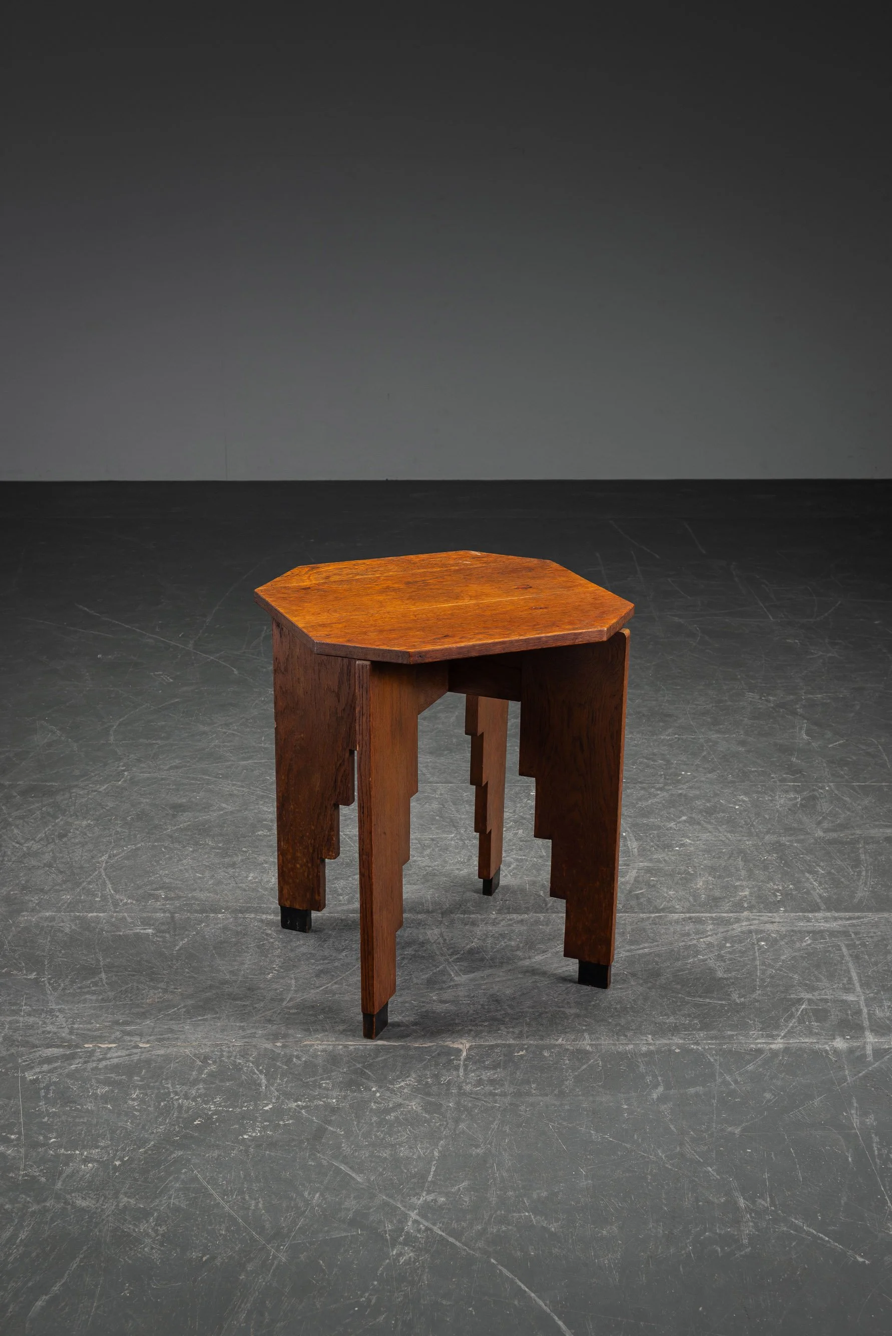 TA-892026124804-1920s-Amsterdamse-School-Side-Table_05.jpg