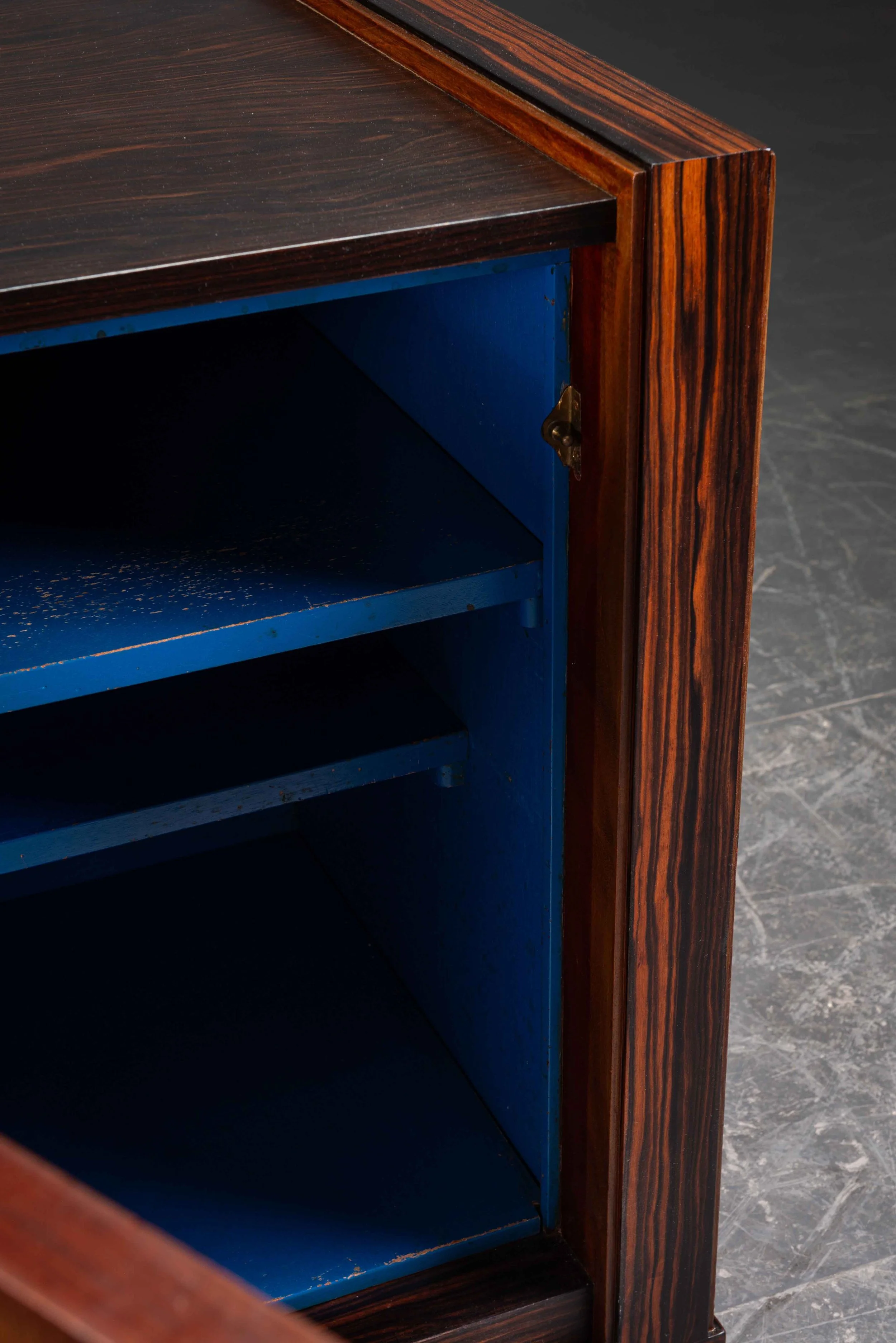 ST-1862025155401-L.O.V.-Haagse-School-Cabinet-by-Cor-Alons_09.jpg