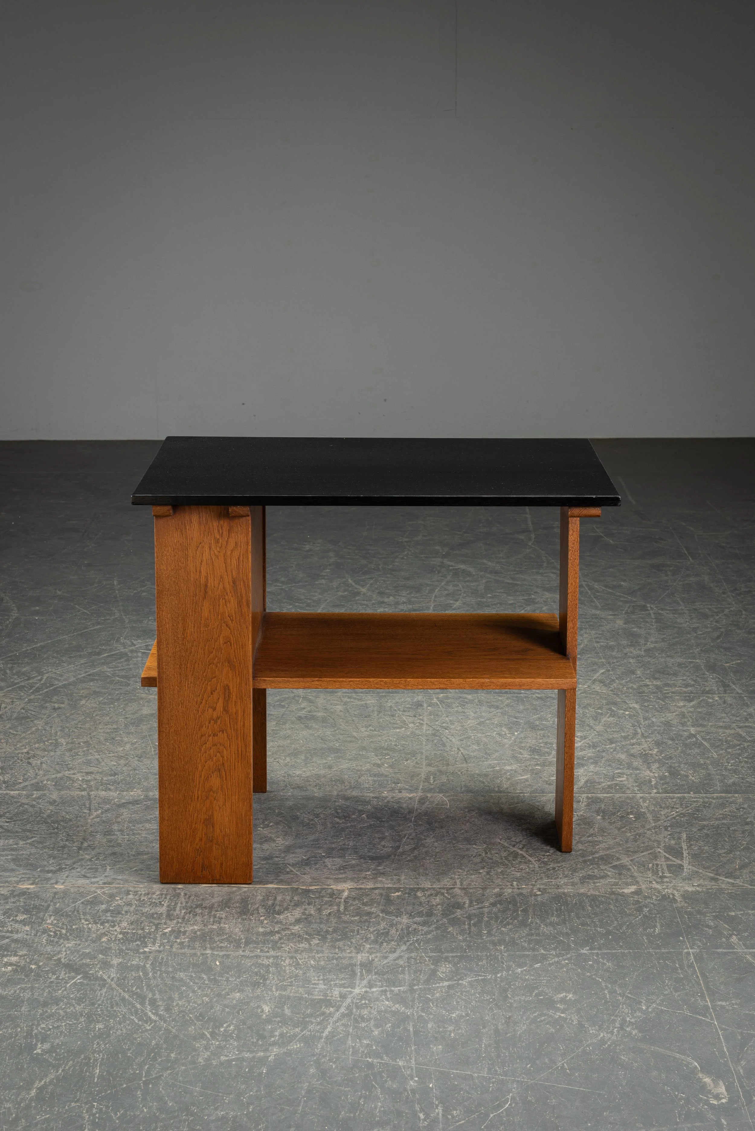 TA-2012026215905-Haagse-School-Side-Table-by-Cor-Alons_08.jpg