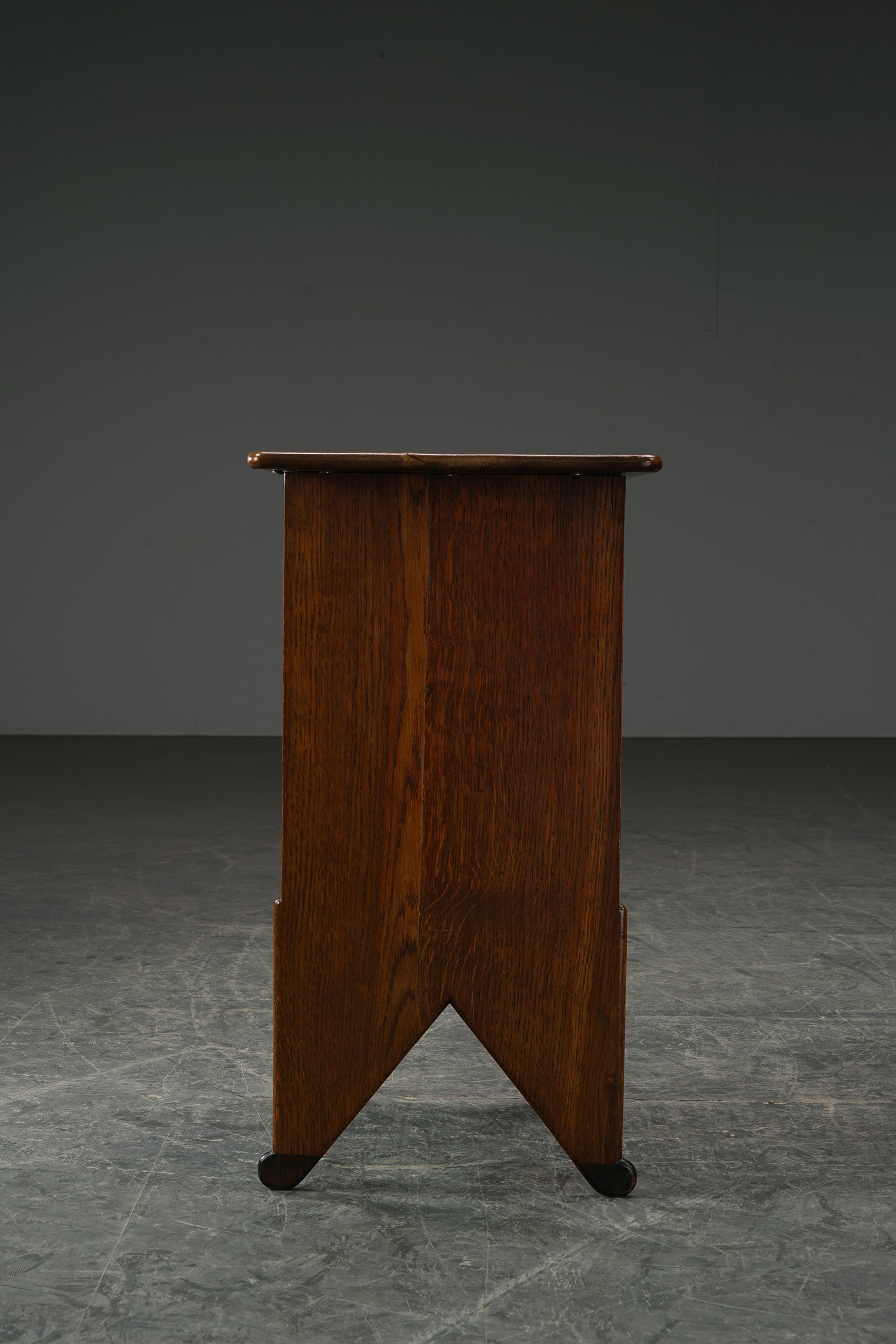 TA-1862025190425-Amsterdamse-School-Nightstands-by-Willem-Penaat_15.jpg