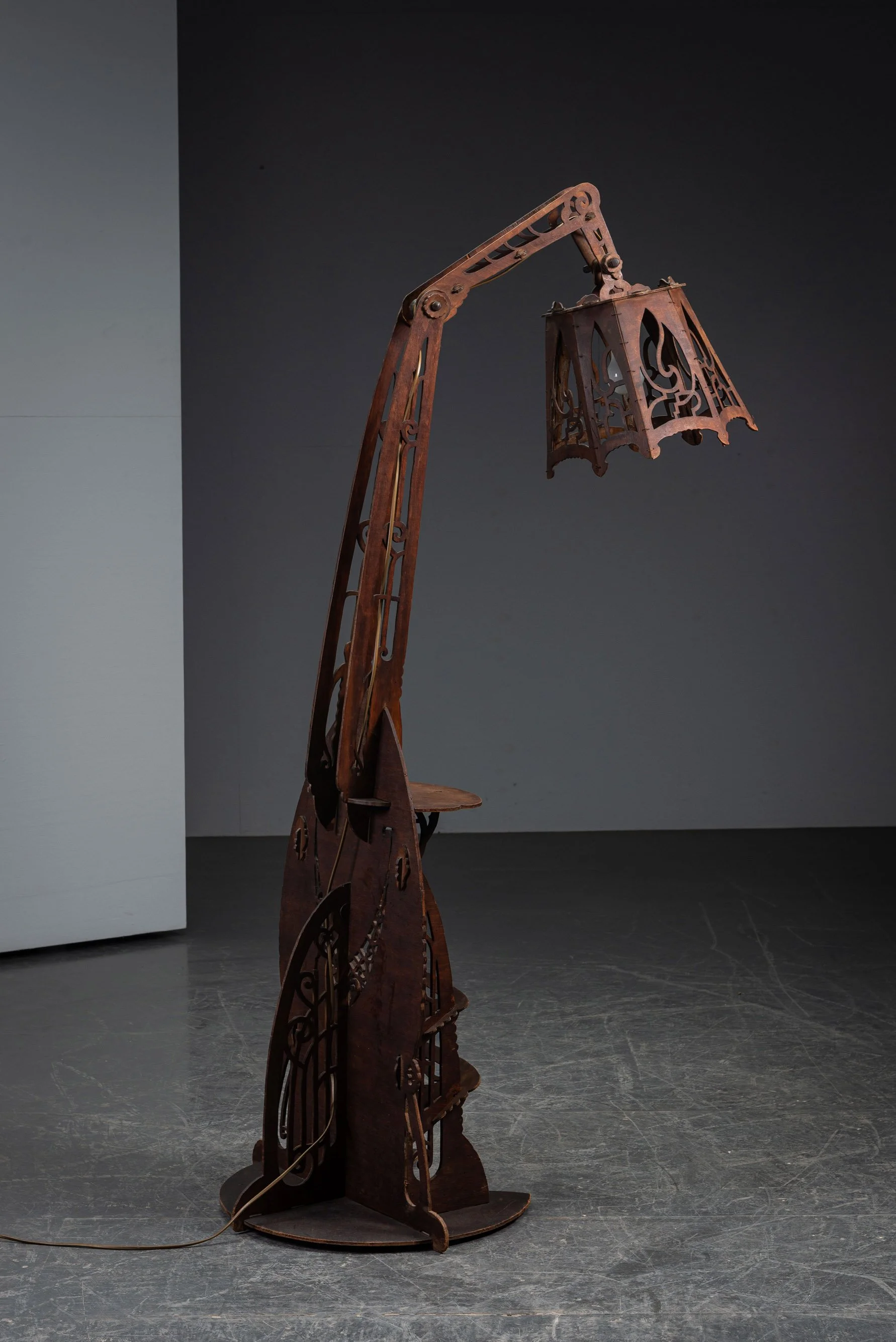 LI-2972025200721-1920s-%22Naive%22-Amsterdam-School-Standing-Lamp_04.jpg