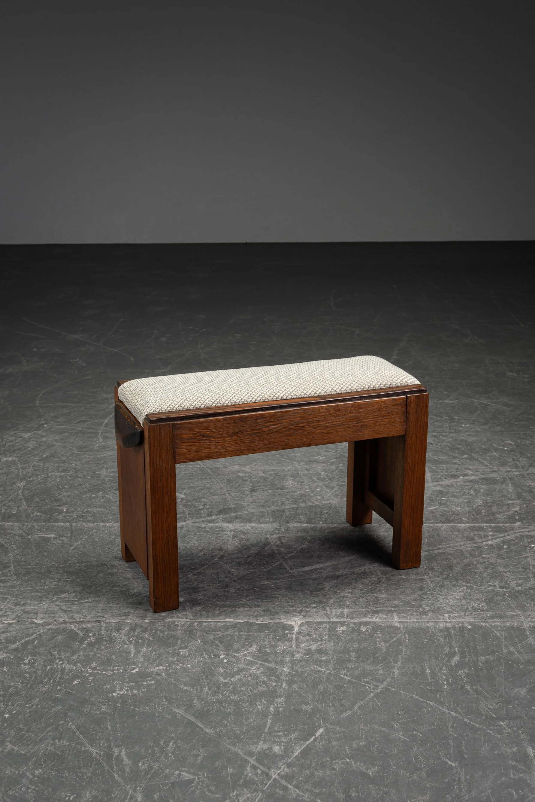 SE-2992026171356-1920s-Amsterdamse-School-Stool_03.jpg