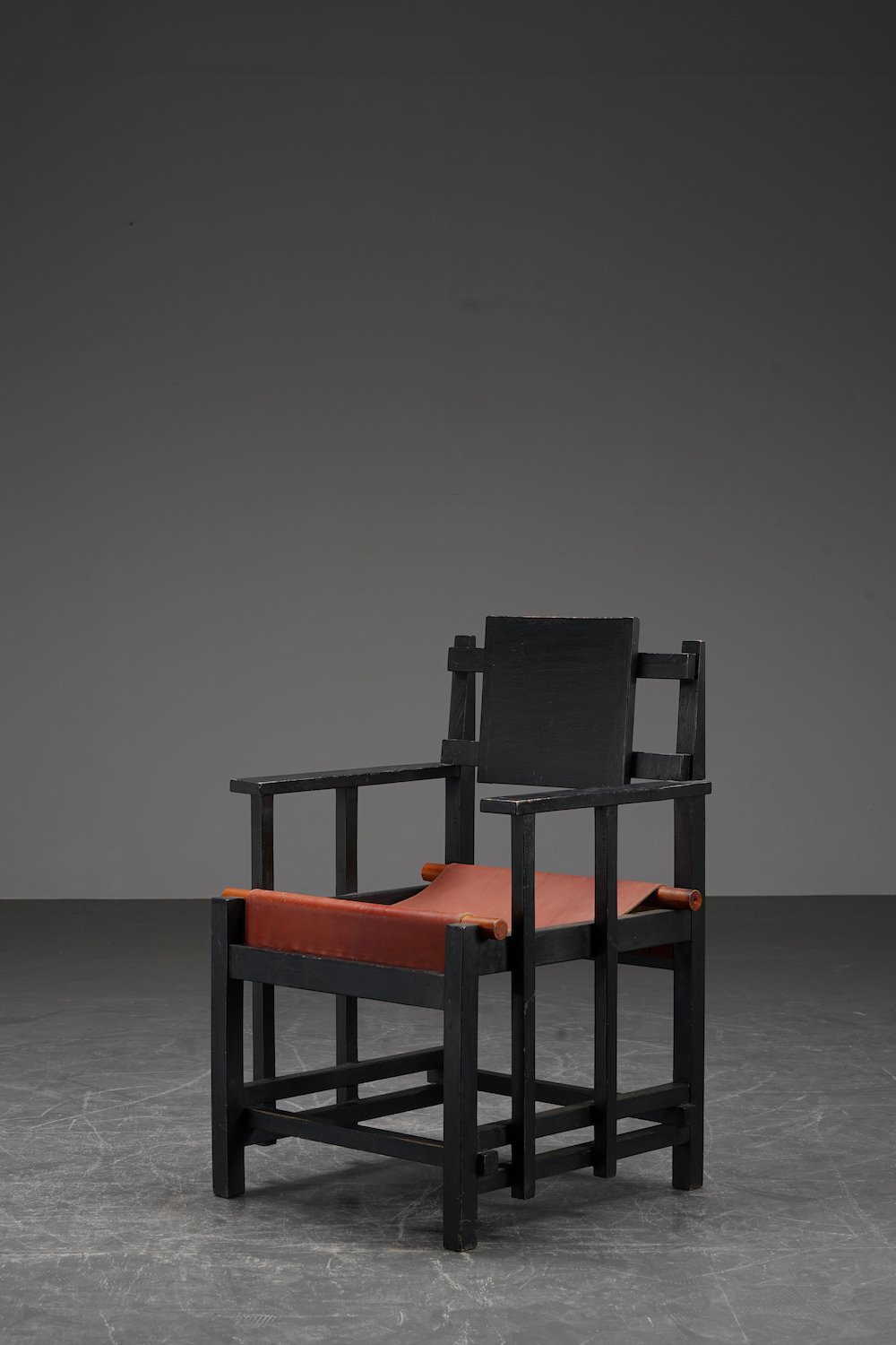 SE-1322023111946-1920s-Armchair-by-J.W.-Uiterwaal_02.JPG