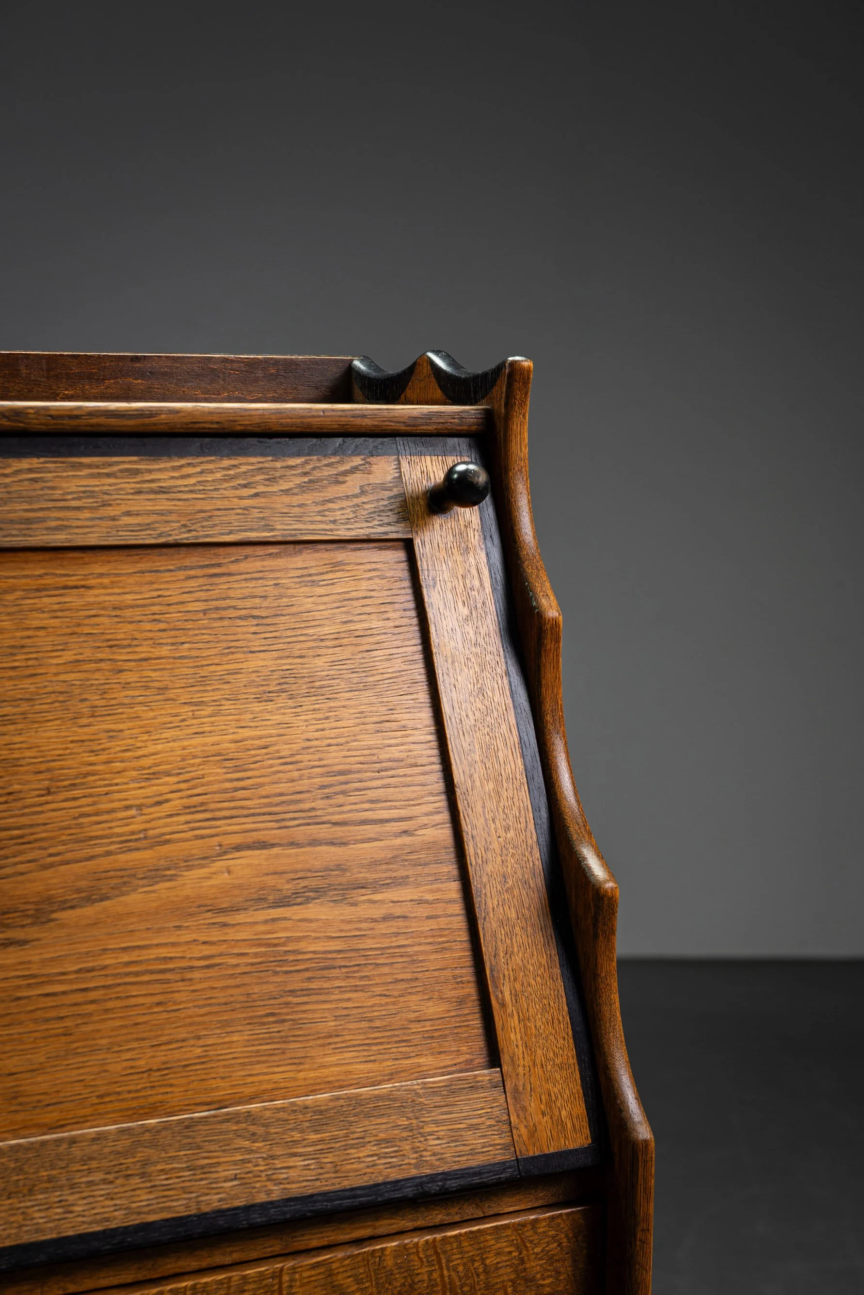 ST-2992026182142-1920s-Amsterdamse-School-Desk_02.jpg