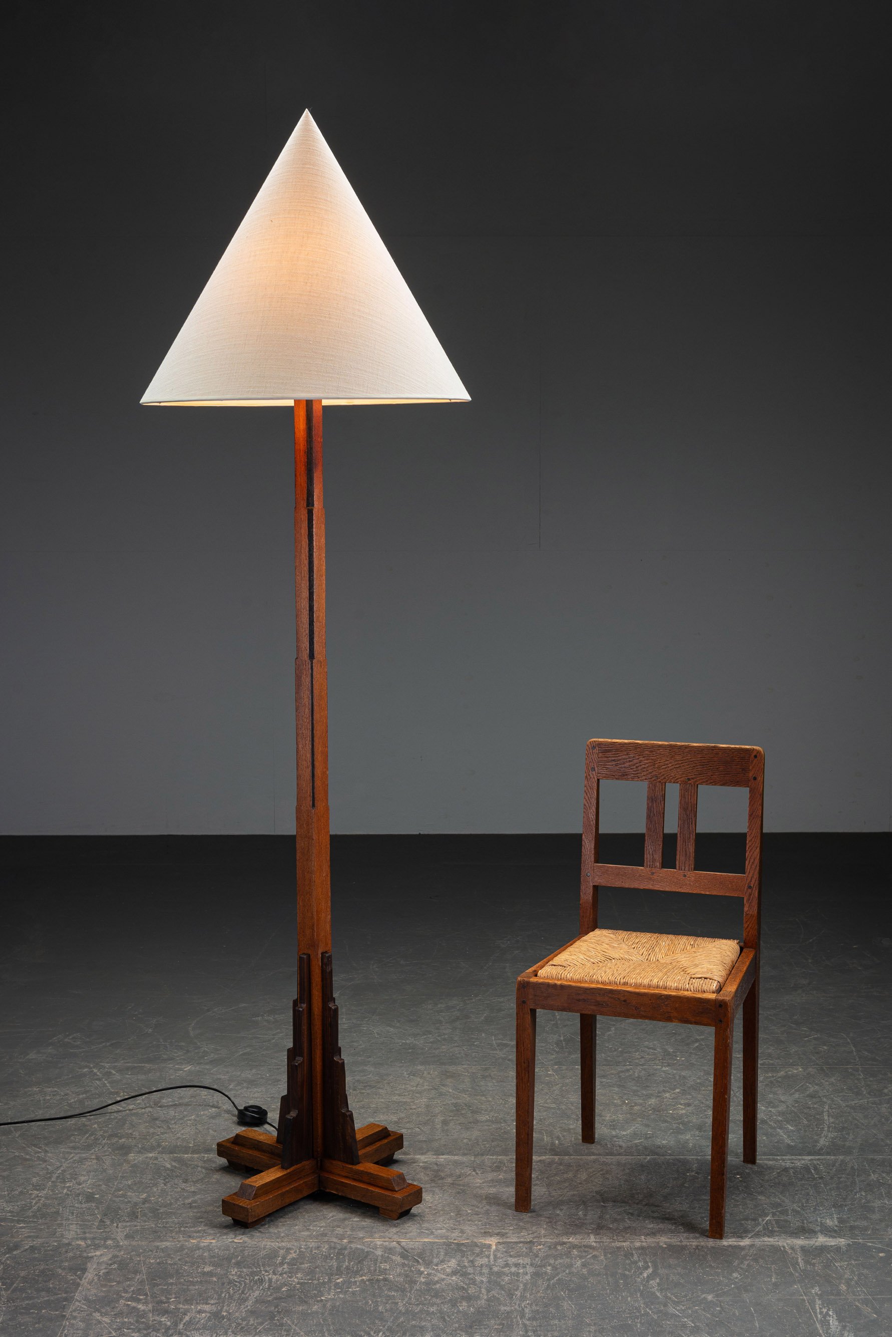LI-2422026154224-1930s-Amsterdamse-School-Standing-Lamp_09.jpg