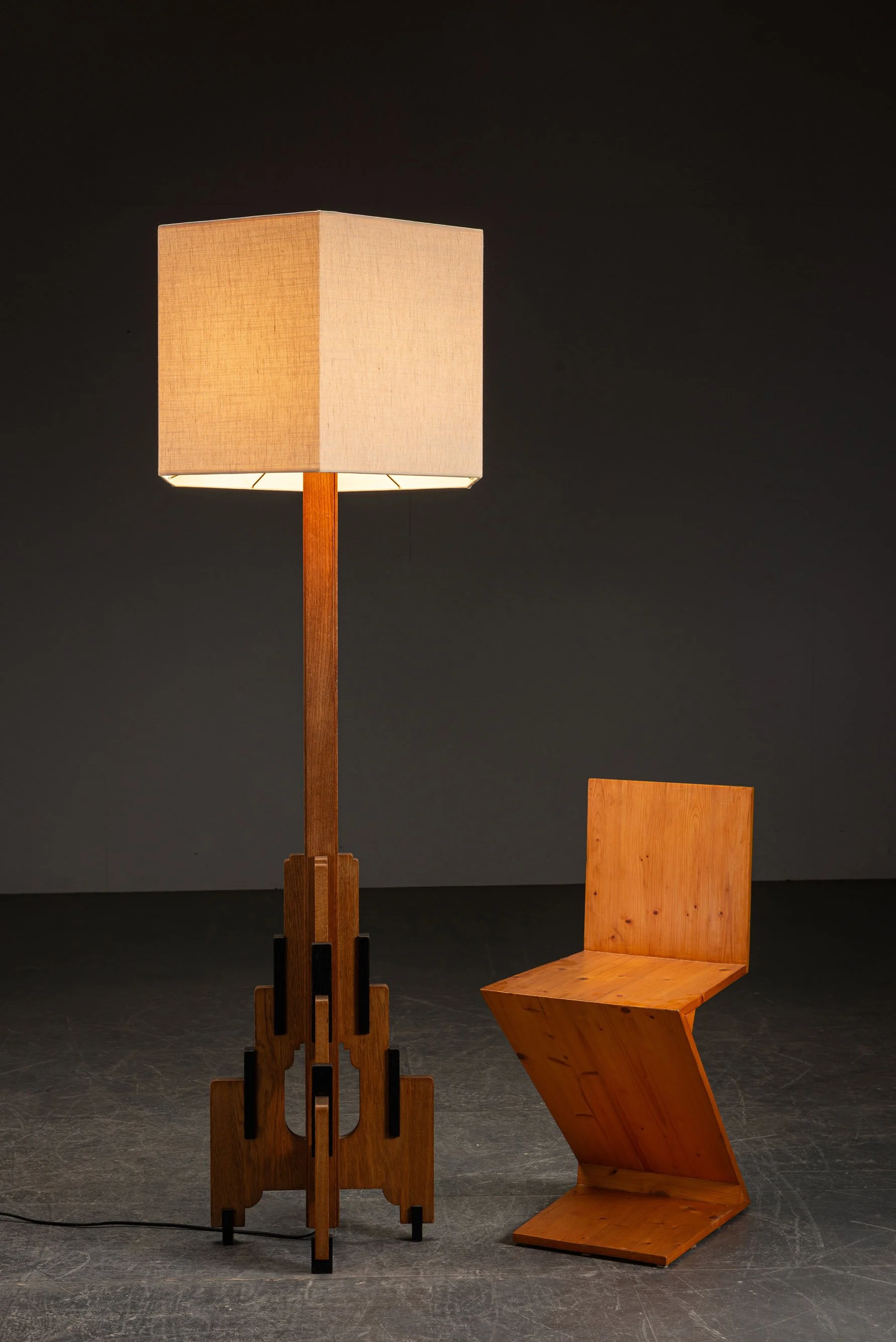 LI-2432024171127-Genneper-Molen-Amsterdamse-School-Standing-Lamp_07.jpg